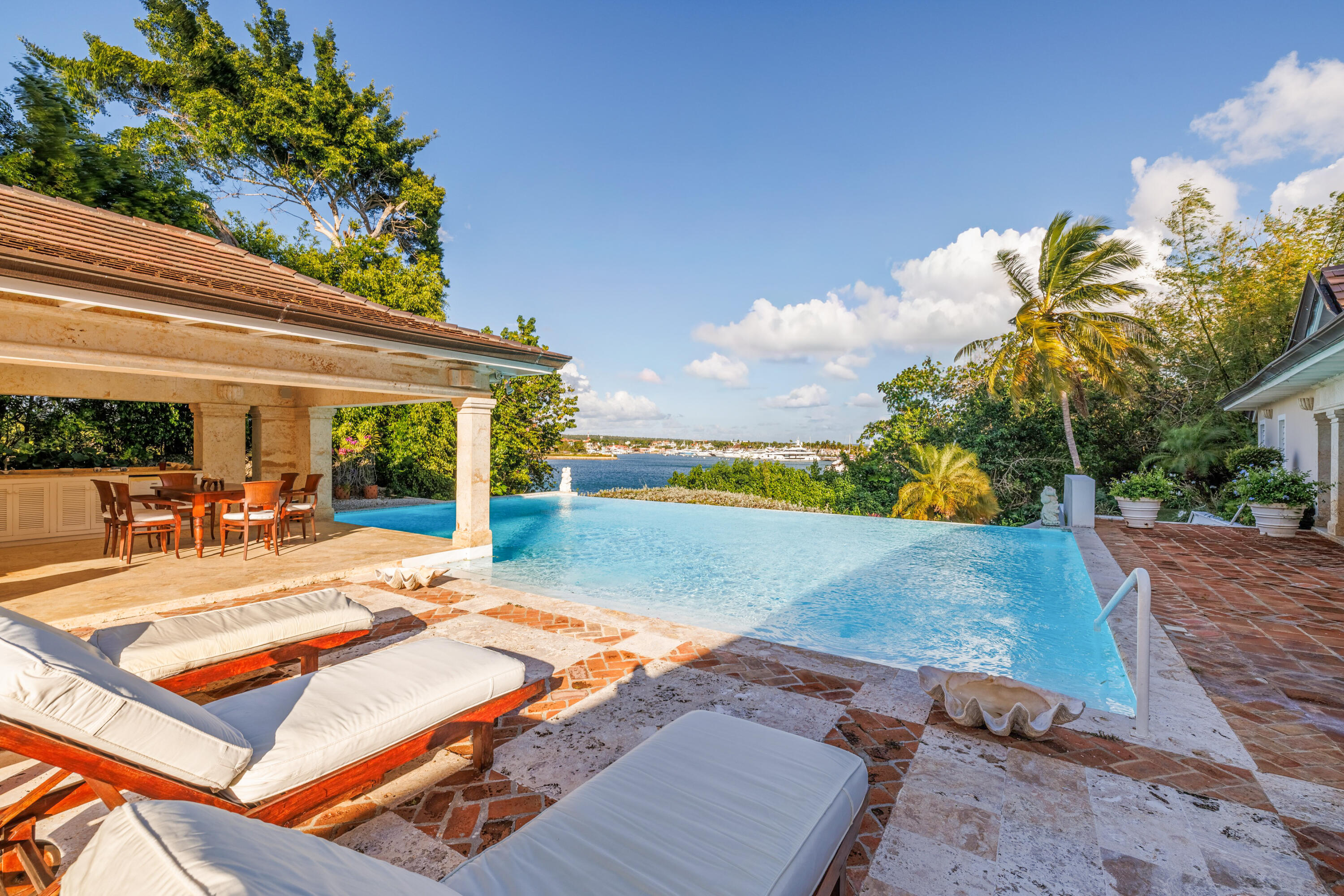 Foto de propiedad en 35a Punta Minitas  con MLS# 