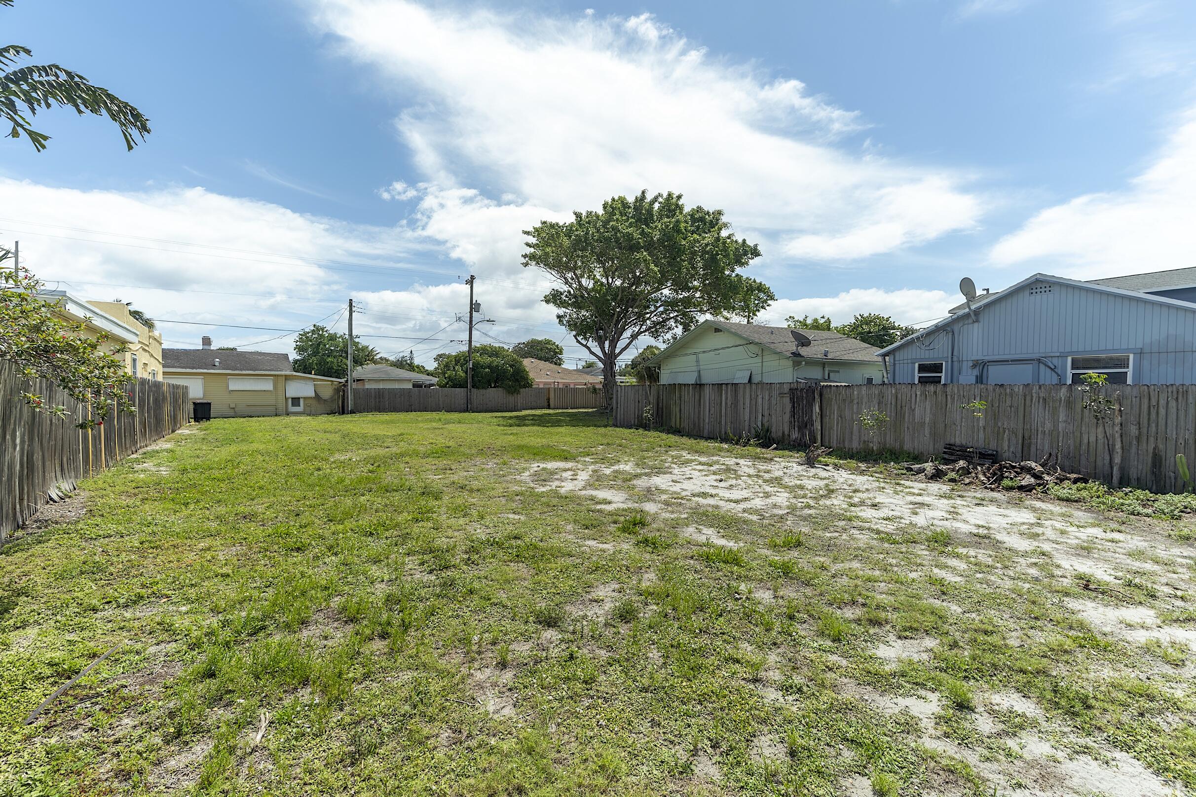 Foto de propiedad en 628 N K Street, Lake Worth Beach, FL 33460 Lake Worth Beach con MLS# 