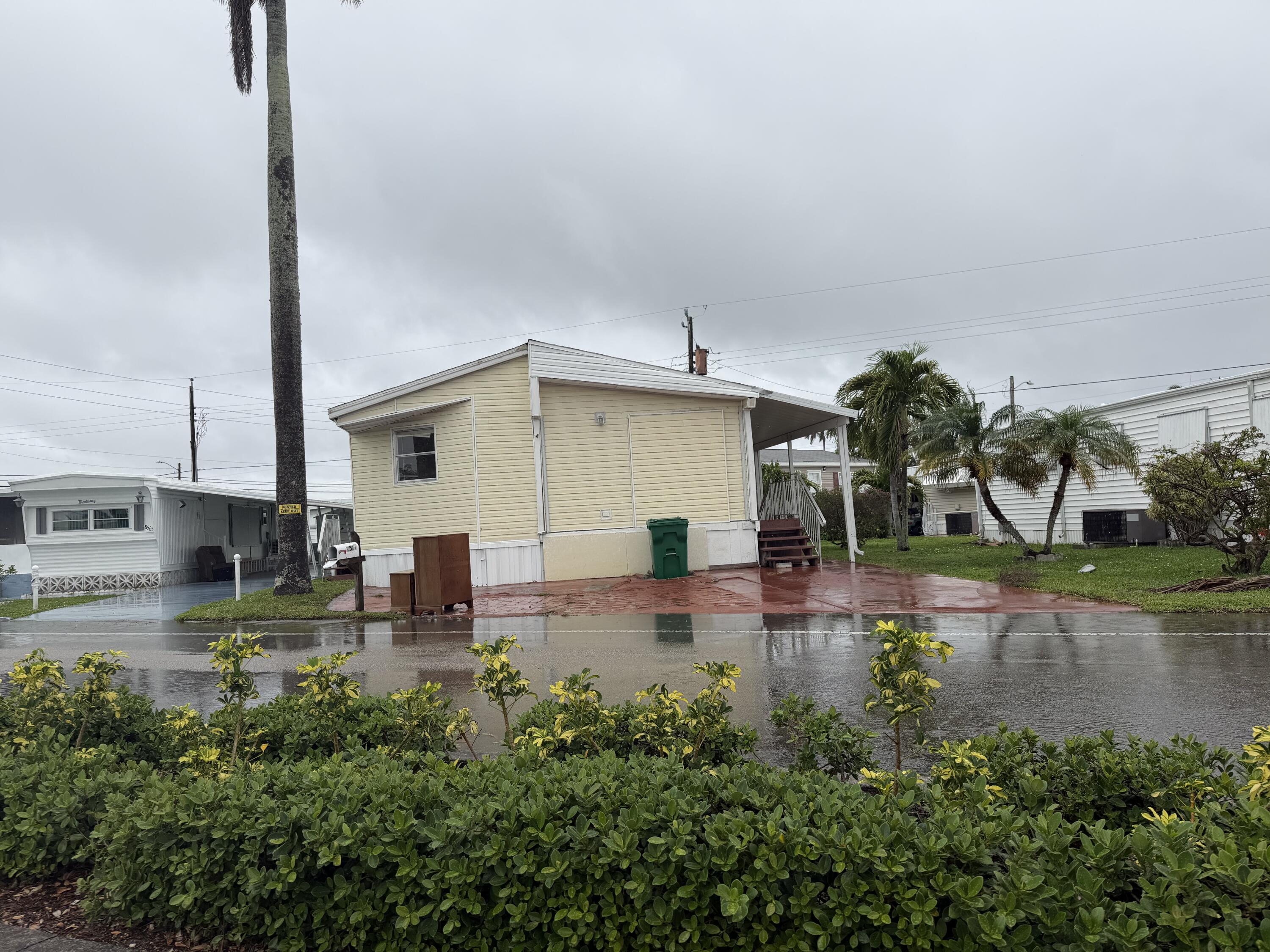 Foto de propiedad en 8557 SW 18th Street, Davie, FL 33324 Davie con MLS# 