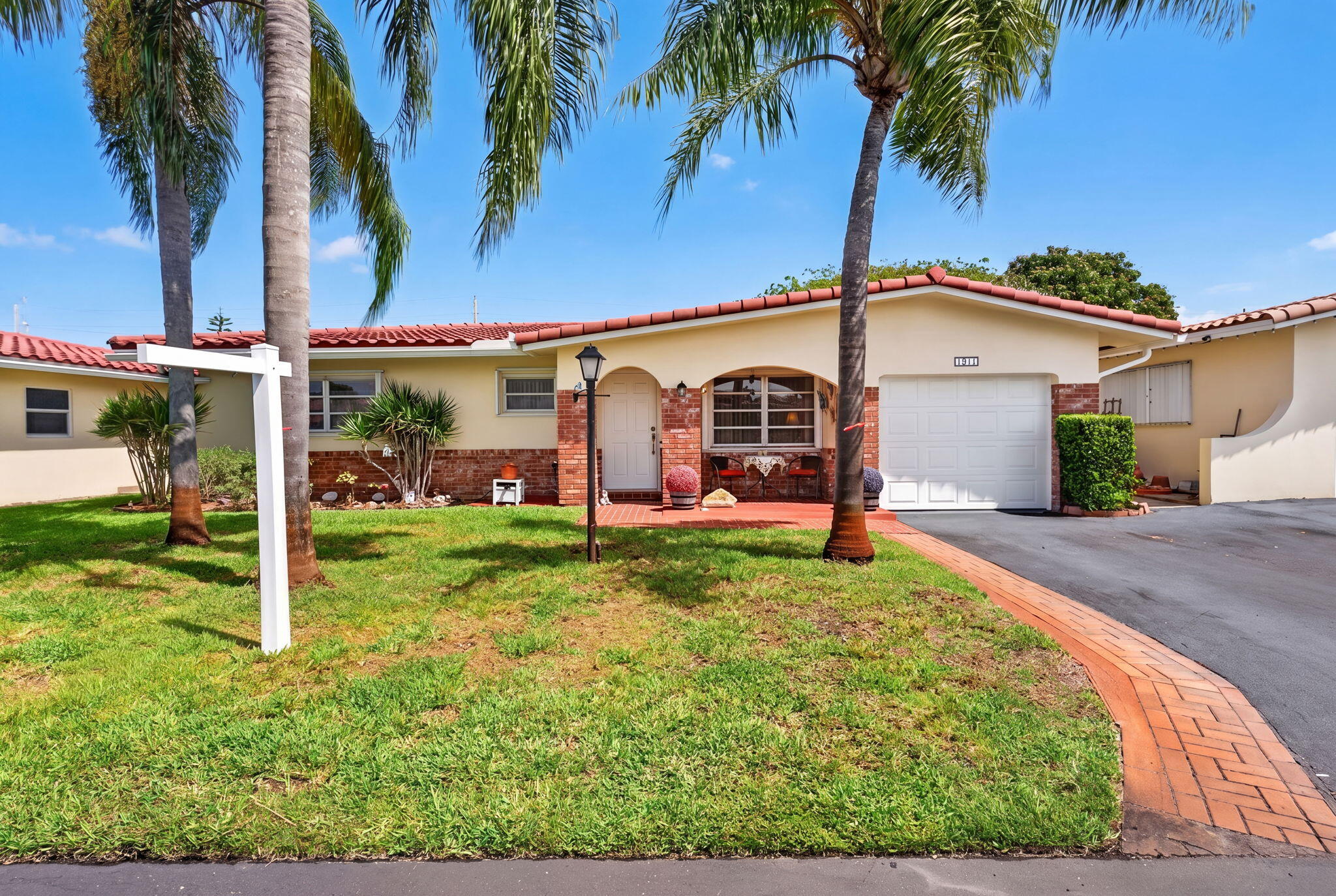 Foto de propiedad en 1211 NW 44th Street, Deerfield Beach, FL 33064 Deerfield Beach con MLS# 