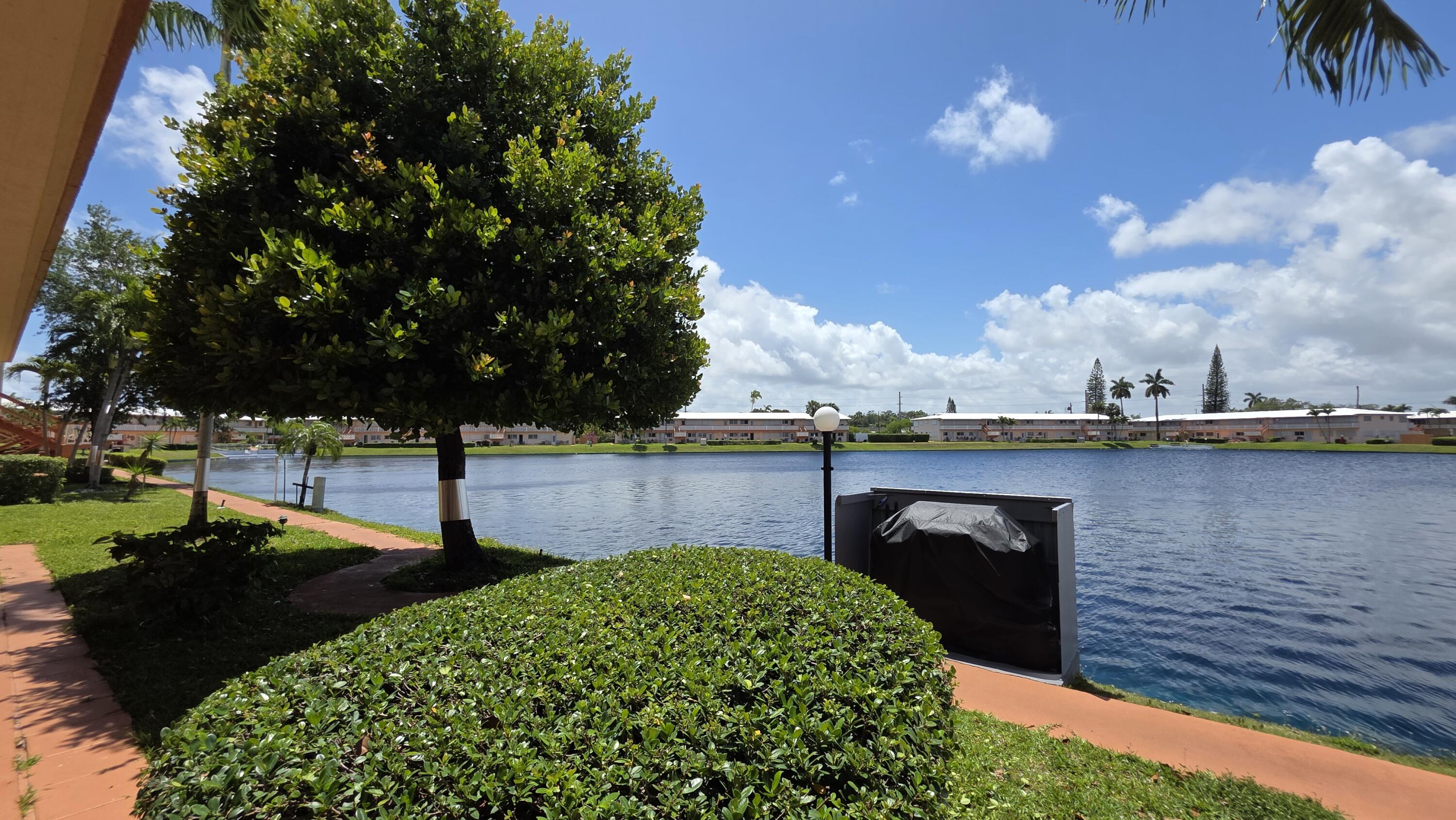 Foto de propiedad en 900 SW 10th Terrace 2s, Hallandale Beach, FL 33009 Hallandale Beach con MLS# 