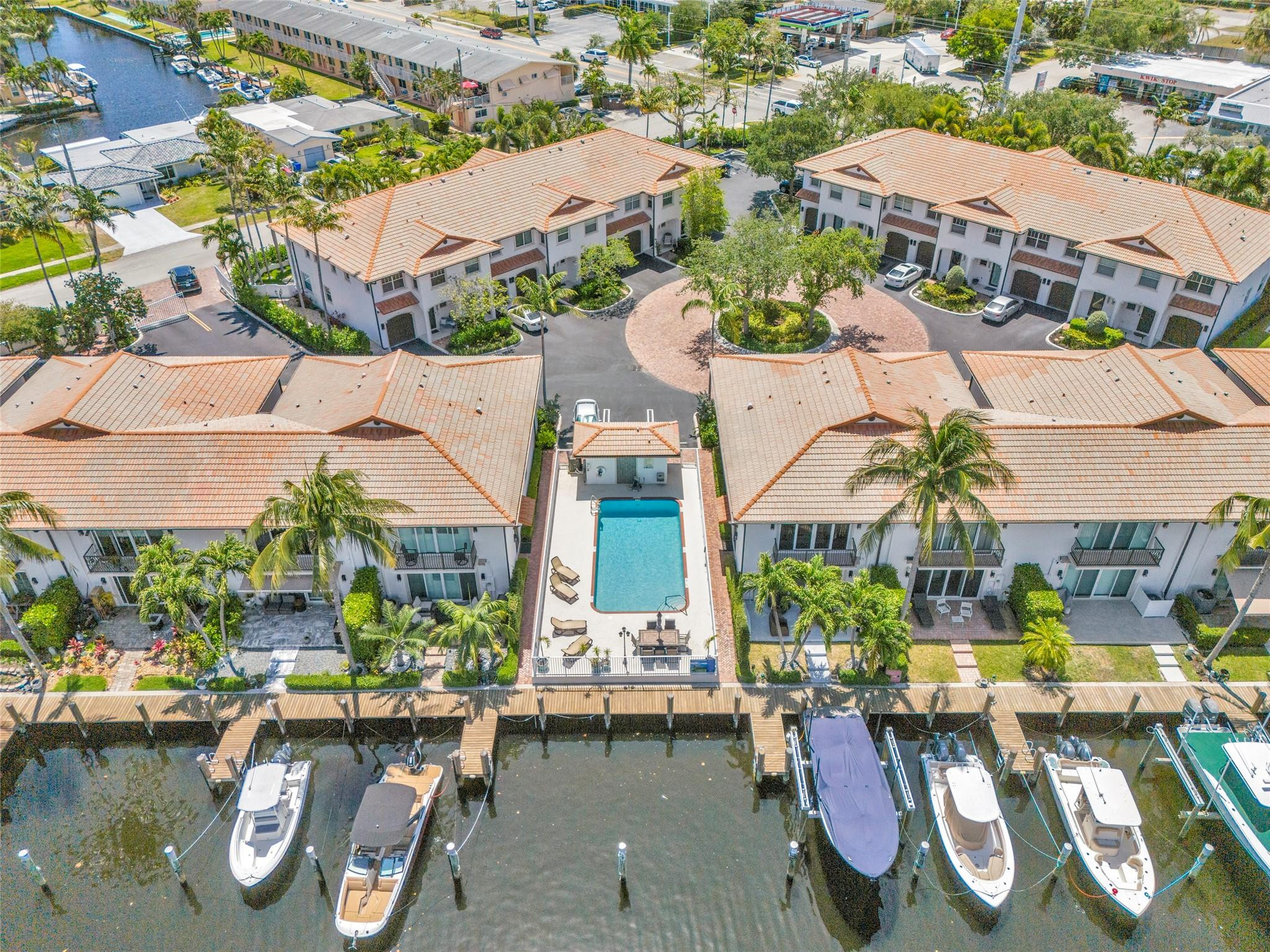 Foto de propiedad en 1327 SE 3rd Avenue, Pompano Beach, FL 33060 Pompano Beach con MLS# 