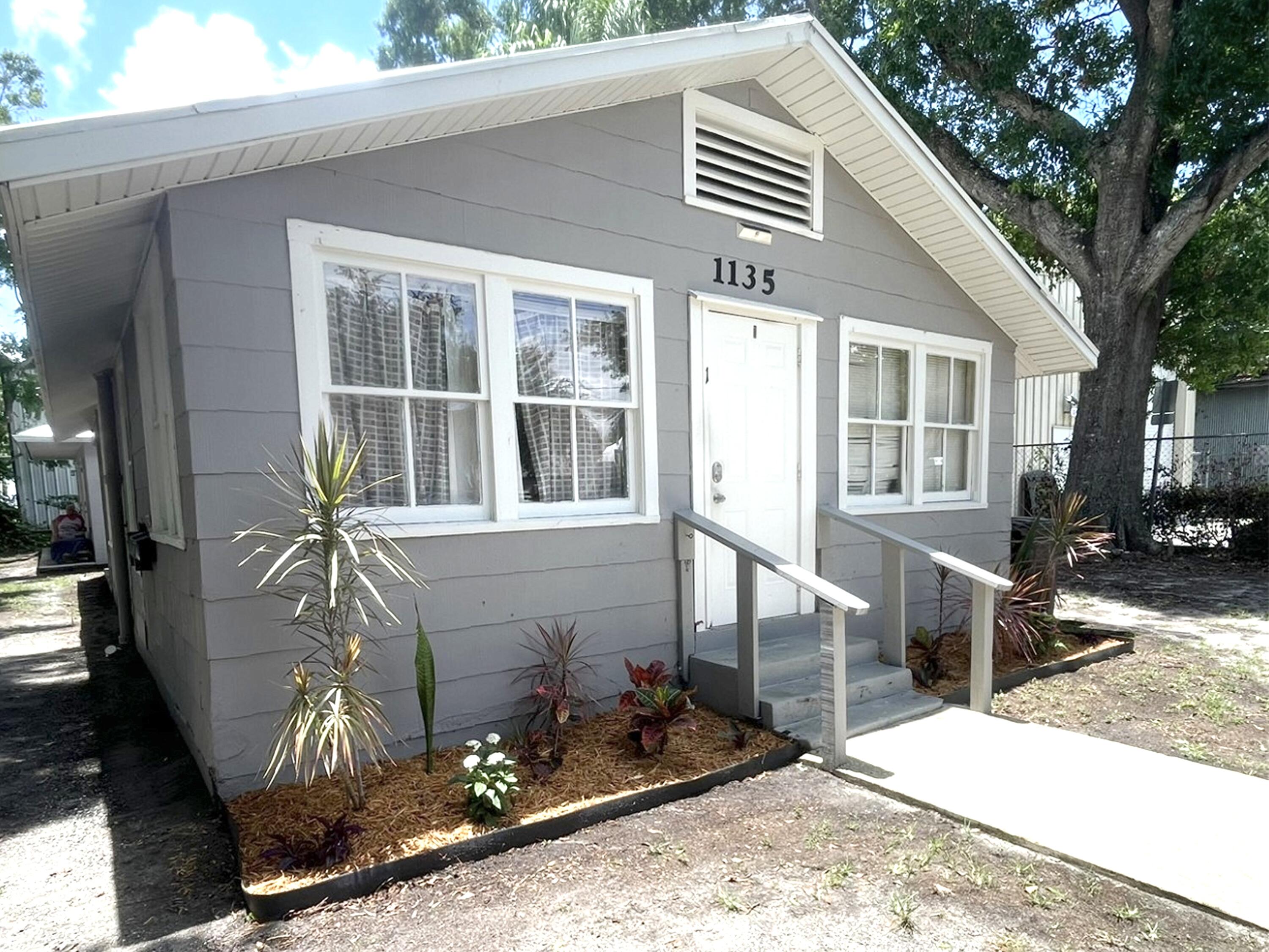 Foto de propiedad en 1135 17th Place, Vero Beach, FL 32960 Vero Beach con MLS# 