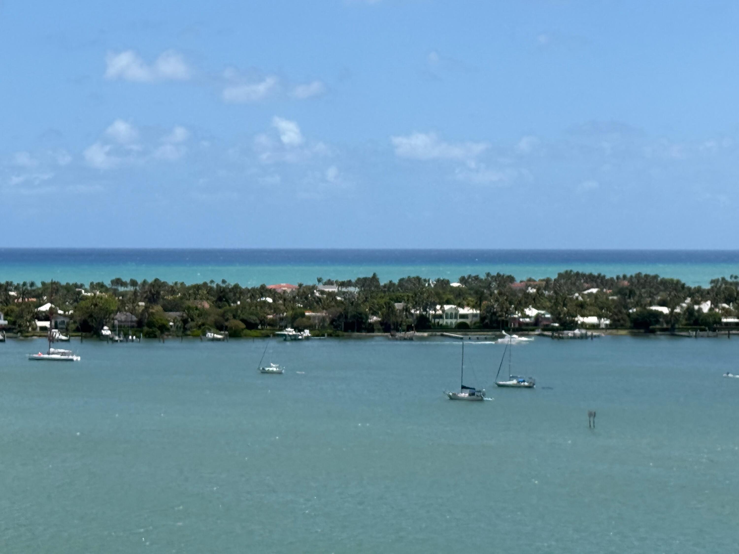 Foto de propiedad en 5200 N Flagler Drive 1604, West Palm Beach, FL 33407 West Palm Beach con MLS# 