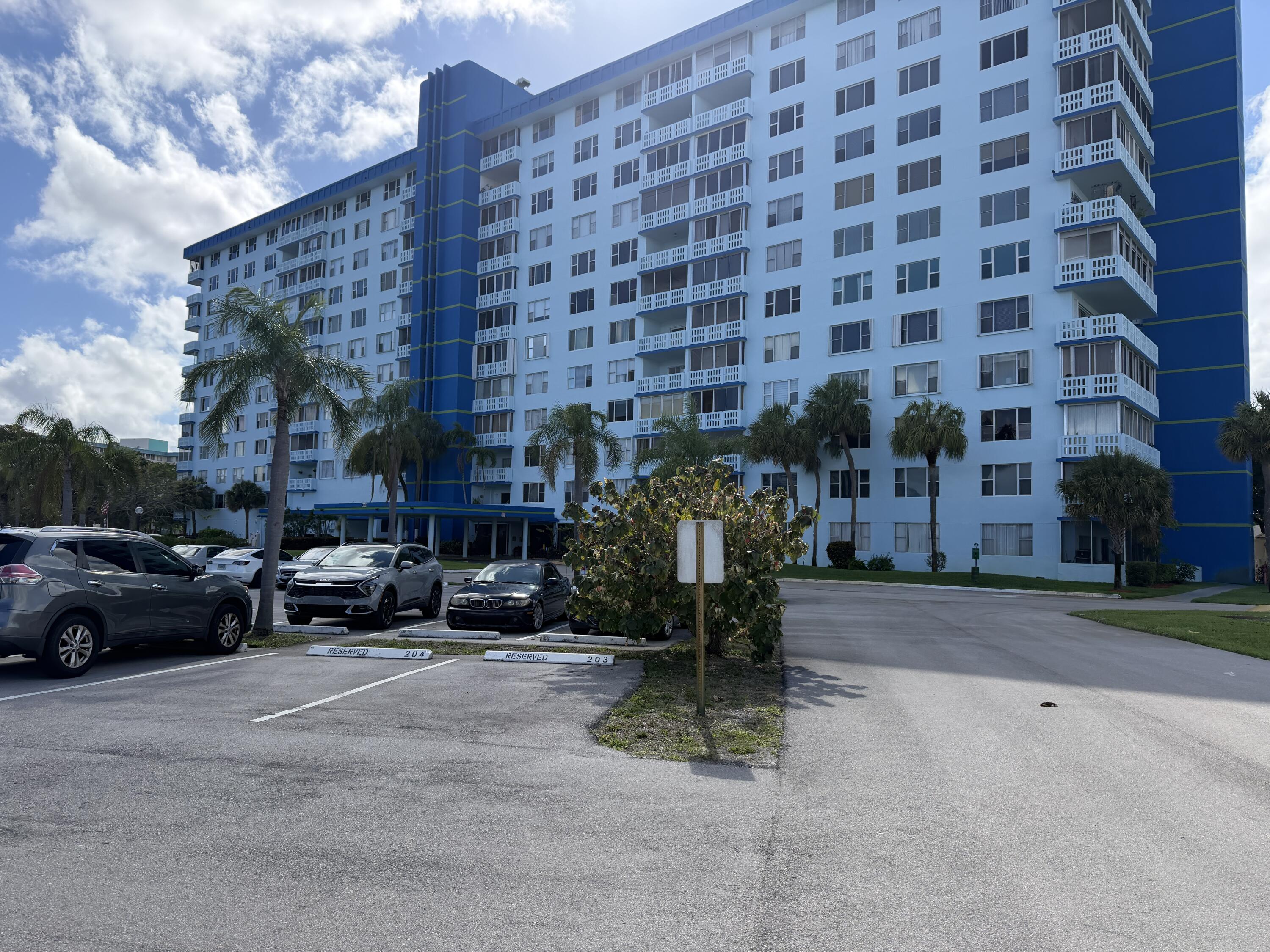 Foto de propiedad en 4001 Hillcrest Drive 510, Hollywood, FL 33021 Hollywood con MLS# 