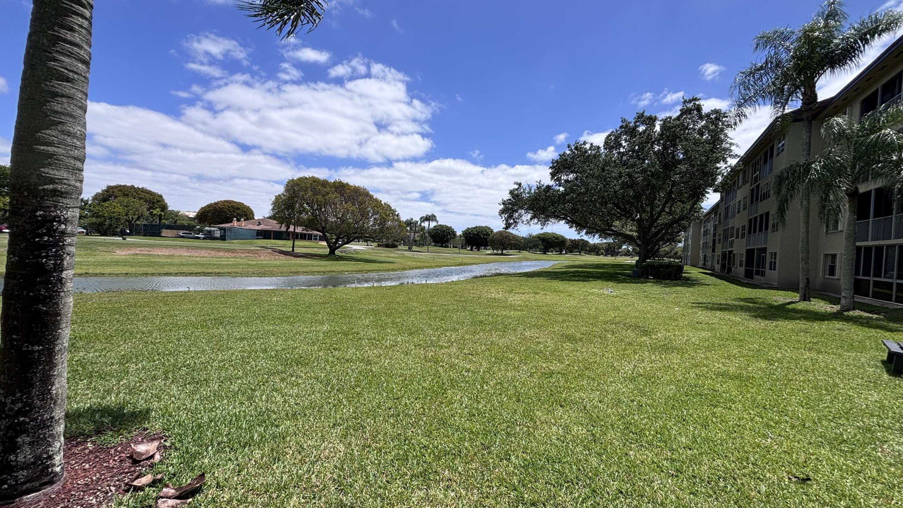 Foto de propiedad en 901 SW 128th Terrace 211A, Pembroke Pines, FL 33027 Pembroke Pines con MLS# 