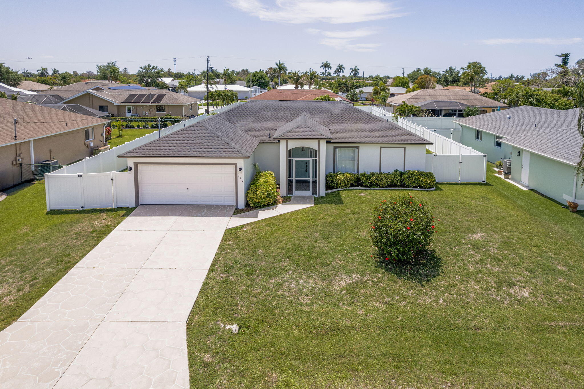 En Venta 610 SE 21st Lane, Cape Coral, FL 33990, Cape Coral, FL 33990
