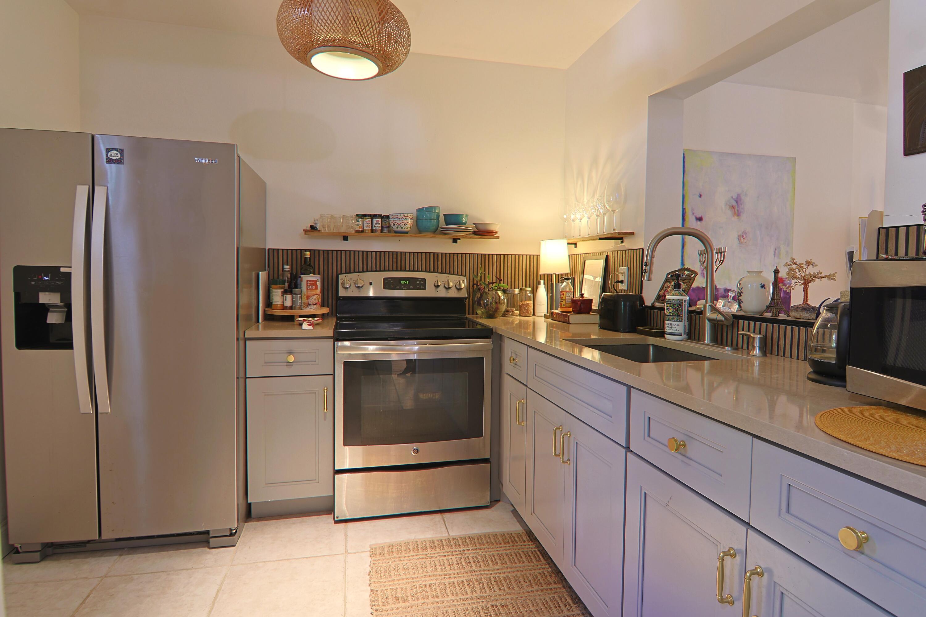 Foto de propiedad en 1000 NE 12th Avenue 106, Hallandale Beach, FL 33009 Hallandale Beach con MLS# 