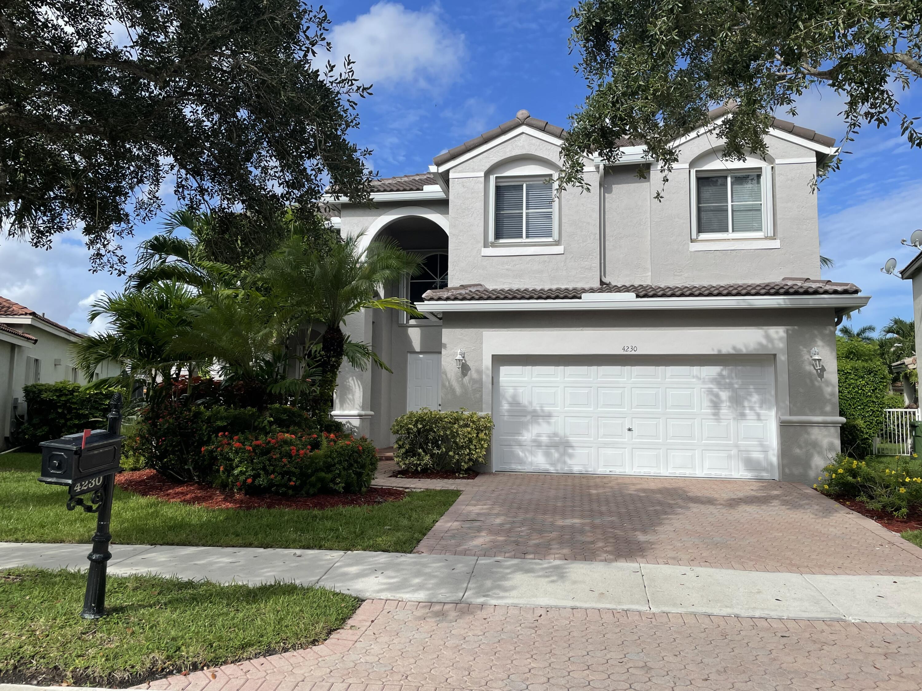 Foto de propiedad en 4230 Palmetto Trail, Weston, FL 33331 Weston con MLS# 