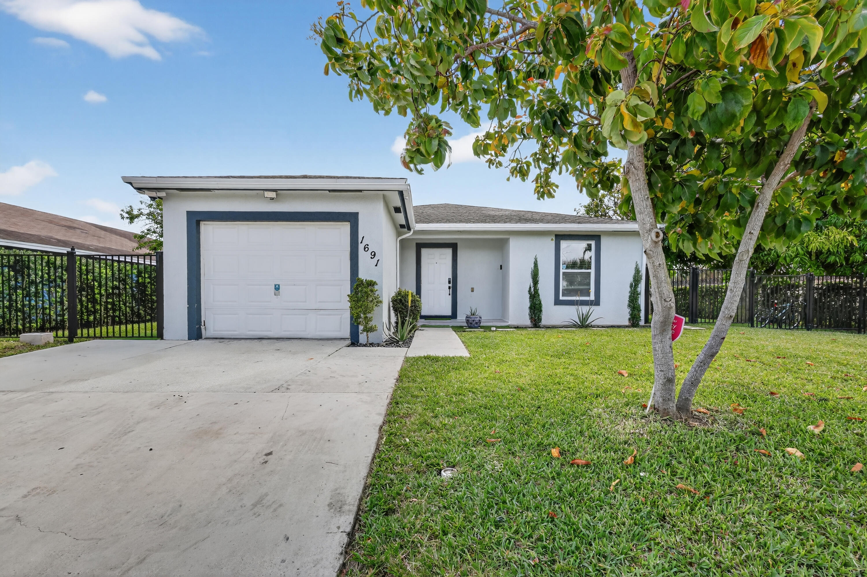 En Venta 1691 W 26th Court, Riviera Beach, FL 33404, Riviera Beach, FL 33404