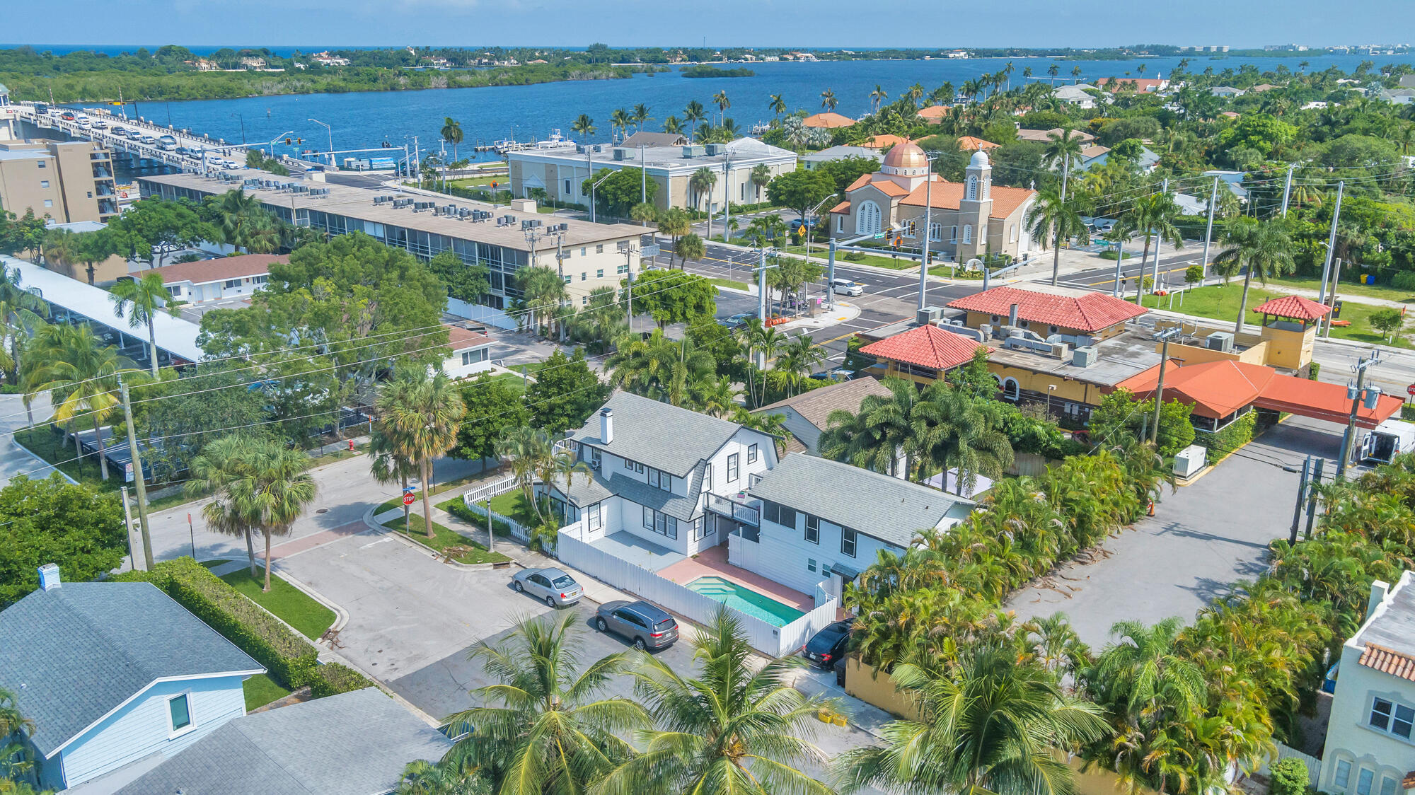 Foto de propiedad en 204 Conniston Road Upstairs Apartment, West Palm Beach, FL 33405 West Palm Beach con MLS# 