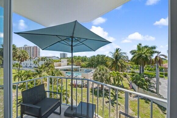 Foto de propiedad en 1967 S Ocean C-317, Lauderdale-By-The-Sea, FL 33062 Lauderdale-By-The-Sea con MLS# 