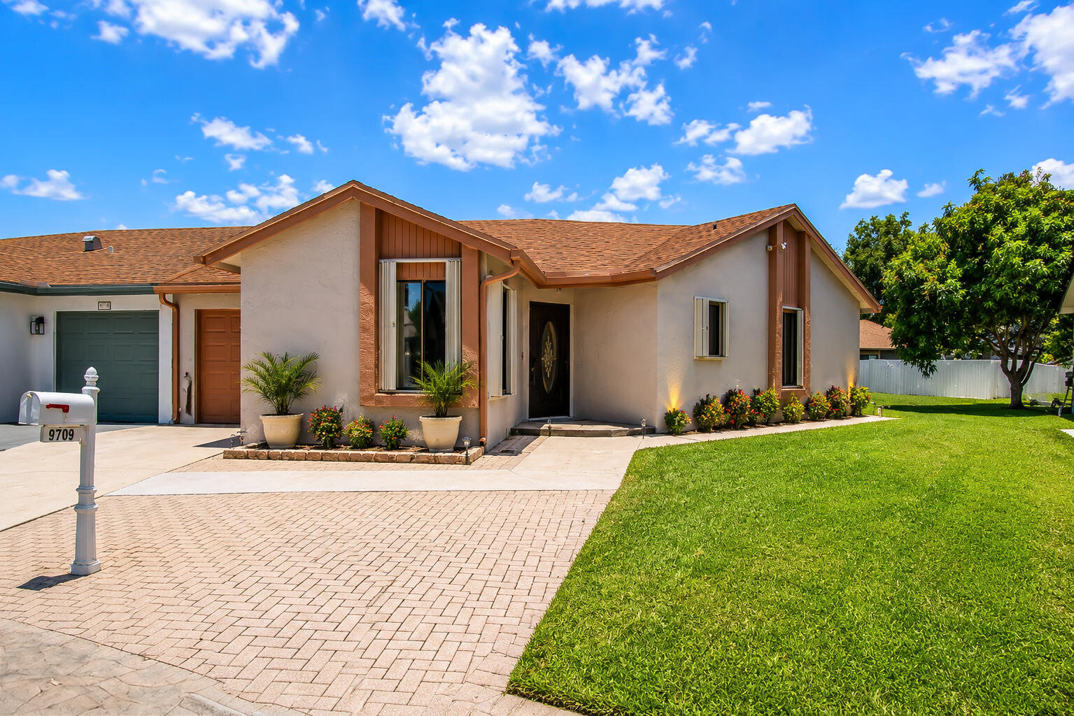 Foto de propiedad en 9709 Sunny Isle Circle, Boca Raton, FL 33428 Boca Raton con MLS# 