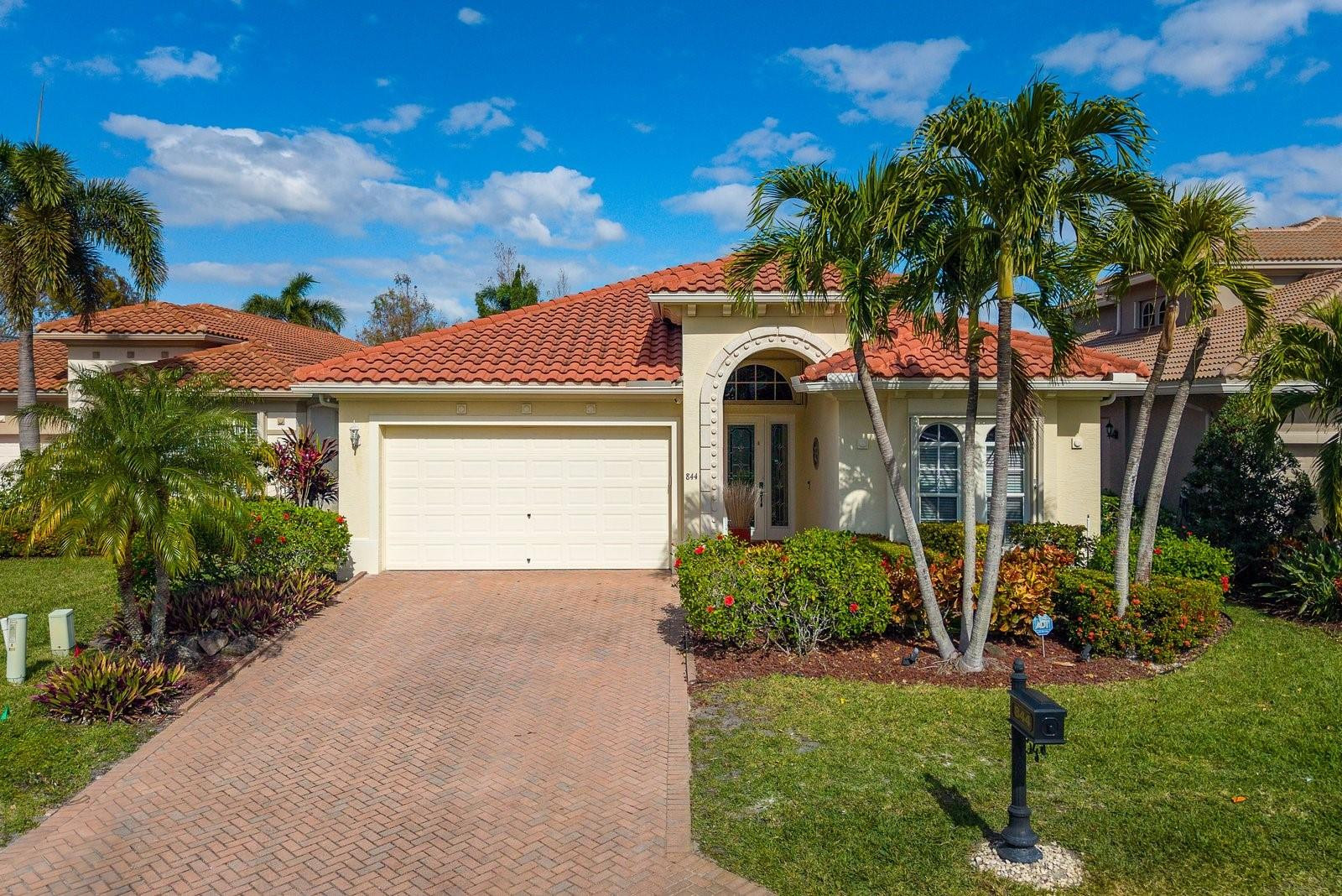 Foto de propiedad en 844 SW Pebble Lane, Palm City, FL 34990 Palm City con MLS# 