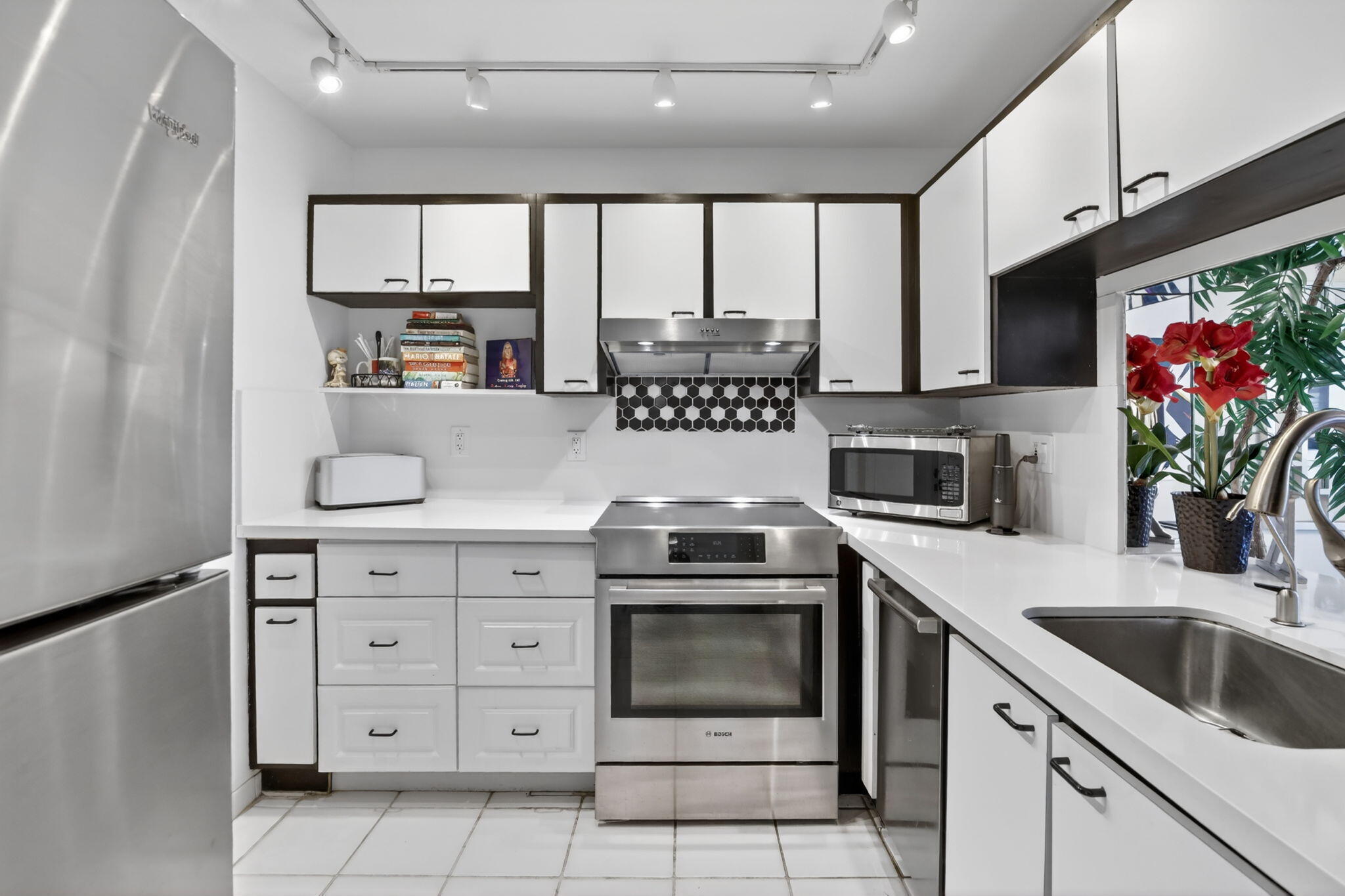 Foto de propiedad en 1160 N Federal Highway 517, Fort Lauderdale, FL 33304 Fort Lauderdale con MLS# 