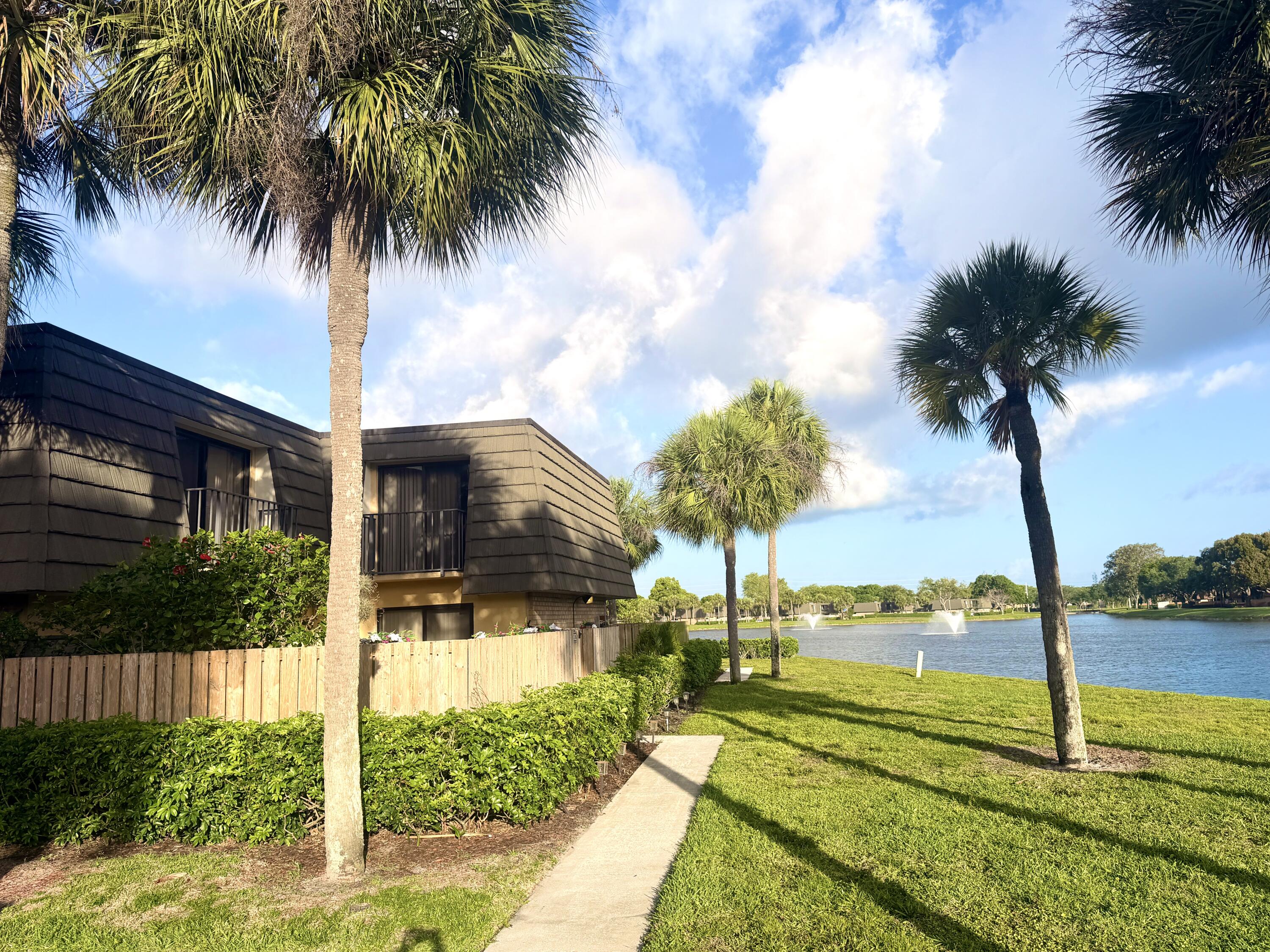 Foto de propiedad en 812 8th Way, West Palm Beach, FL 33407 West Palm Beach con MLS# 