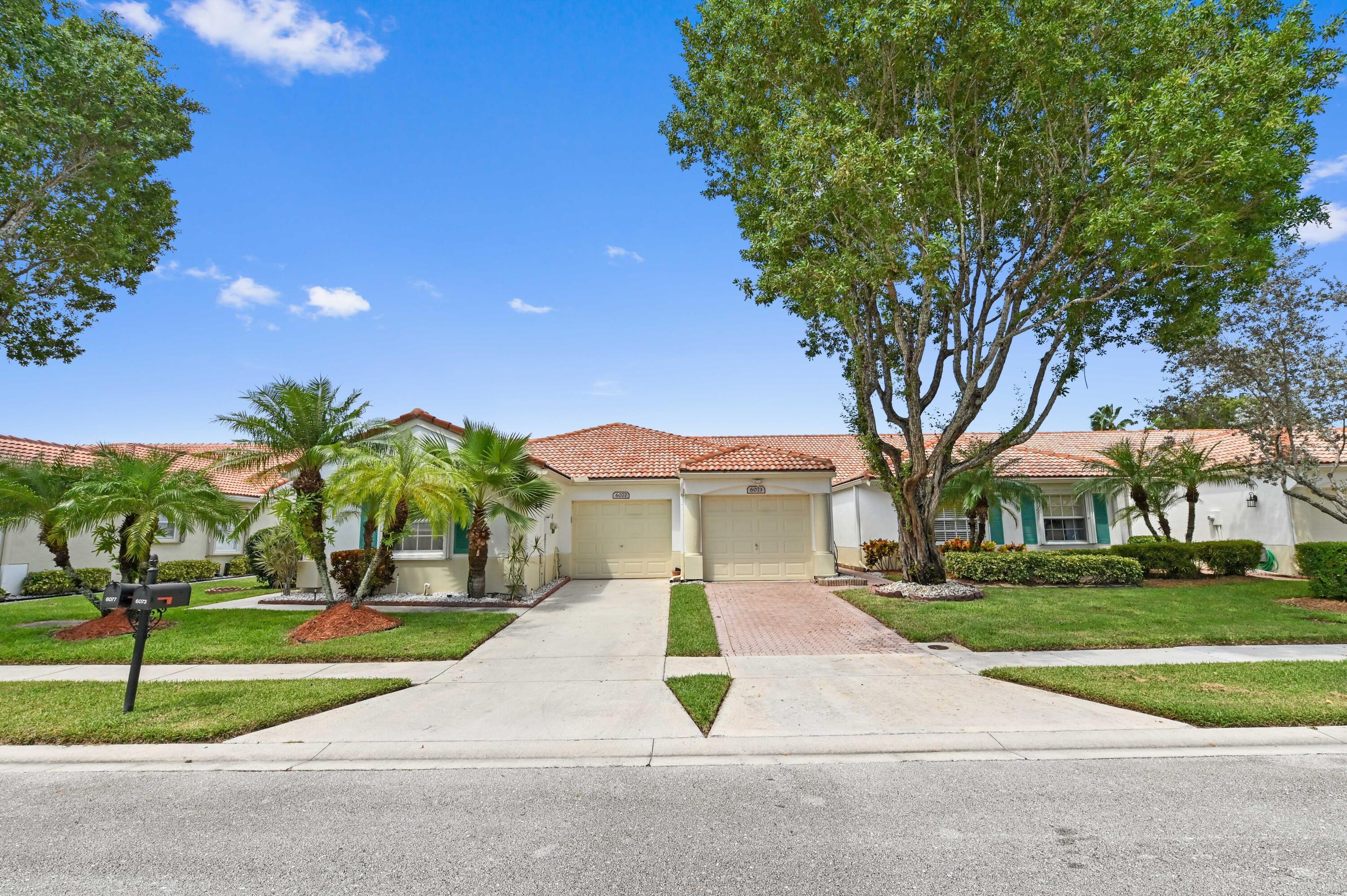 Foto de propiedad en 6077 Lake Hibiscus Drive, Delray Beach, FL 33484 Delray Beach con MLS# 