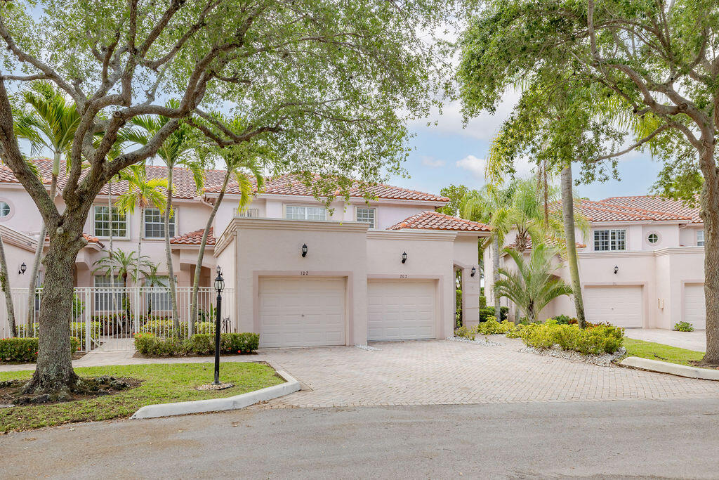 Foto de propiedad en 8050 Aberdeen Drive 202, Boynton Beach, FL 33472 Boynton Beach con MLS# 