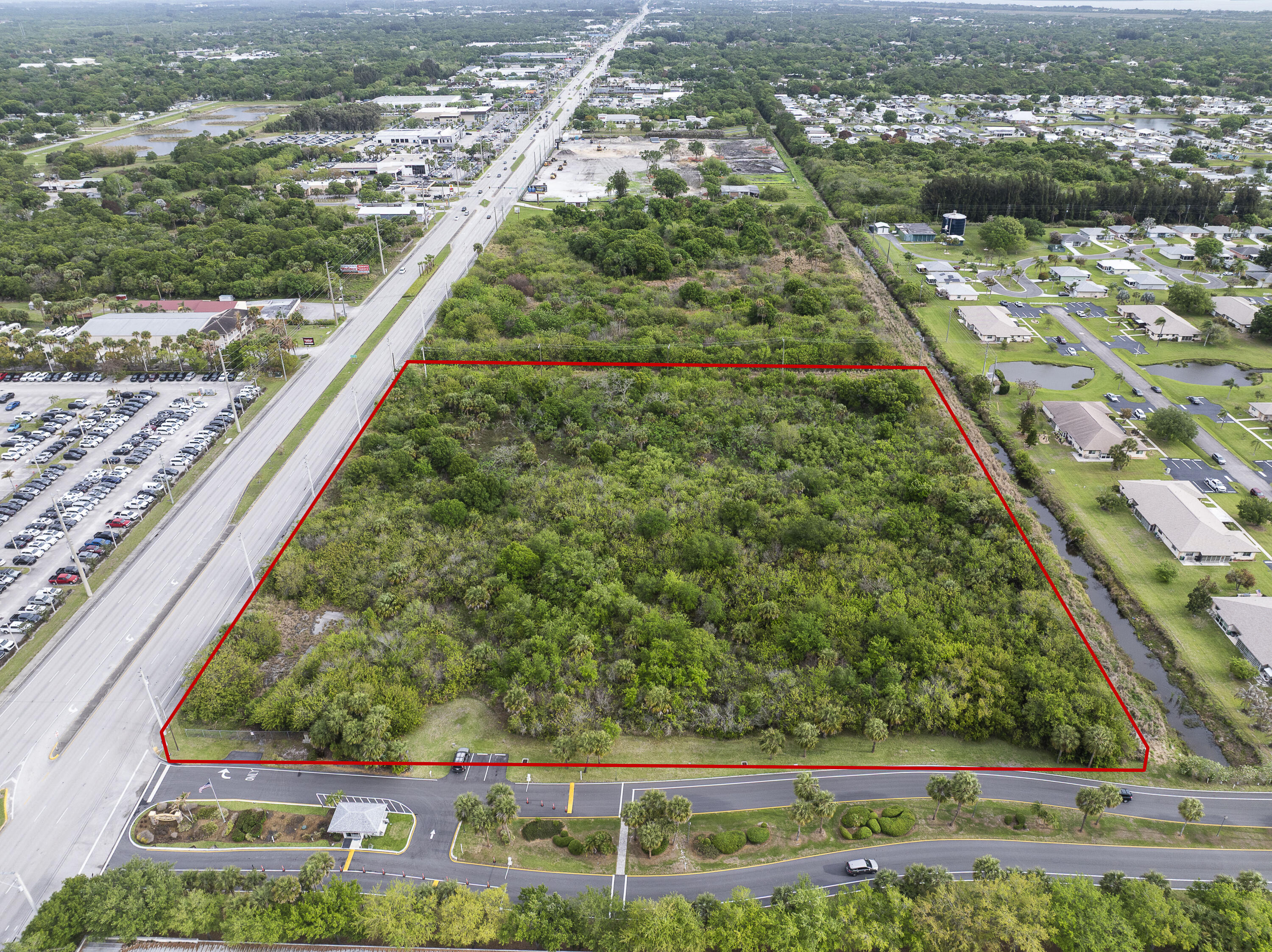 Foto de propiedad en 5800 S Us Highway 1, Fort Pierce, FL 34982 Fort Pierce con MLS# 