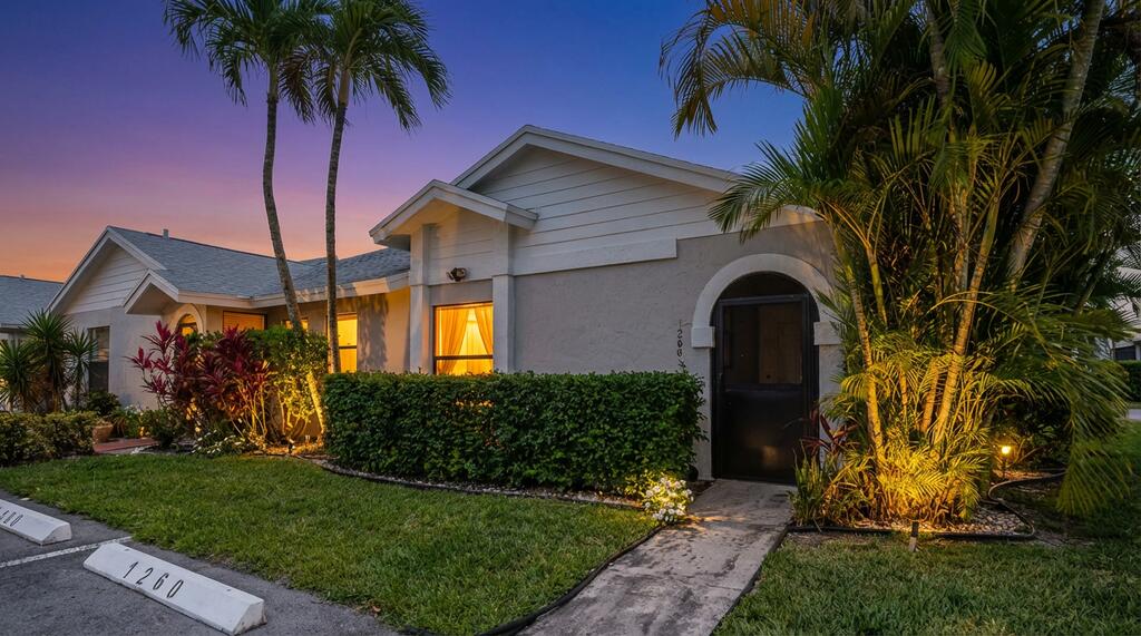 Foto de propiedad en 1260 NW 24th Avenue, Delray Beach, FL 33445 Delray Beach con MLS# 