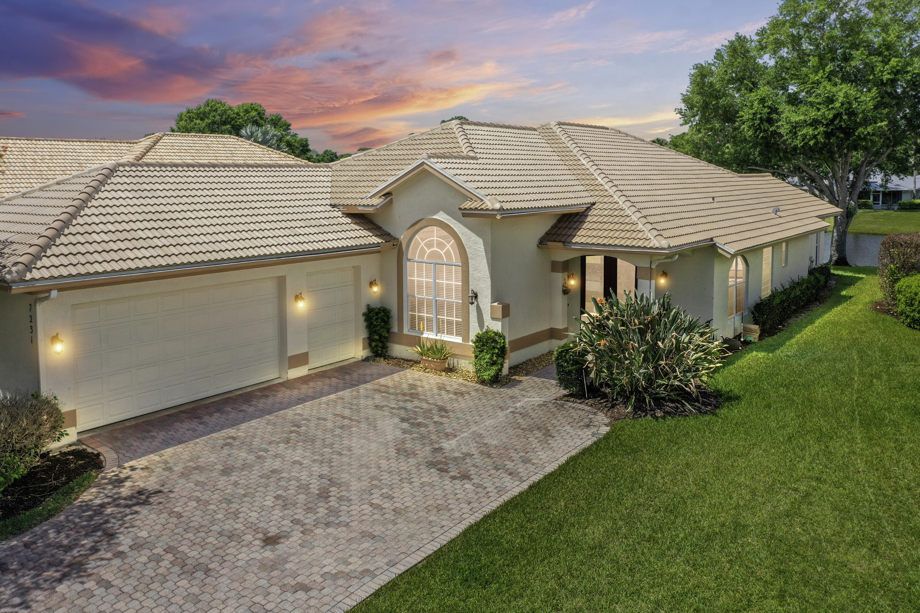 Foto de propiedad en 7231 Mystic Way, Port St. Lucie, FL 34986 Port St. Lucie con MLS# 