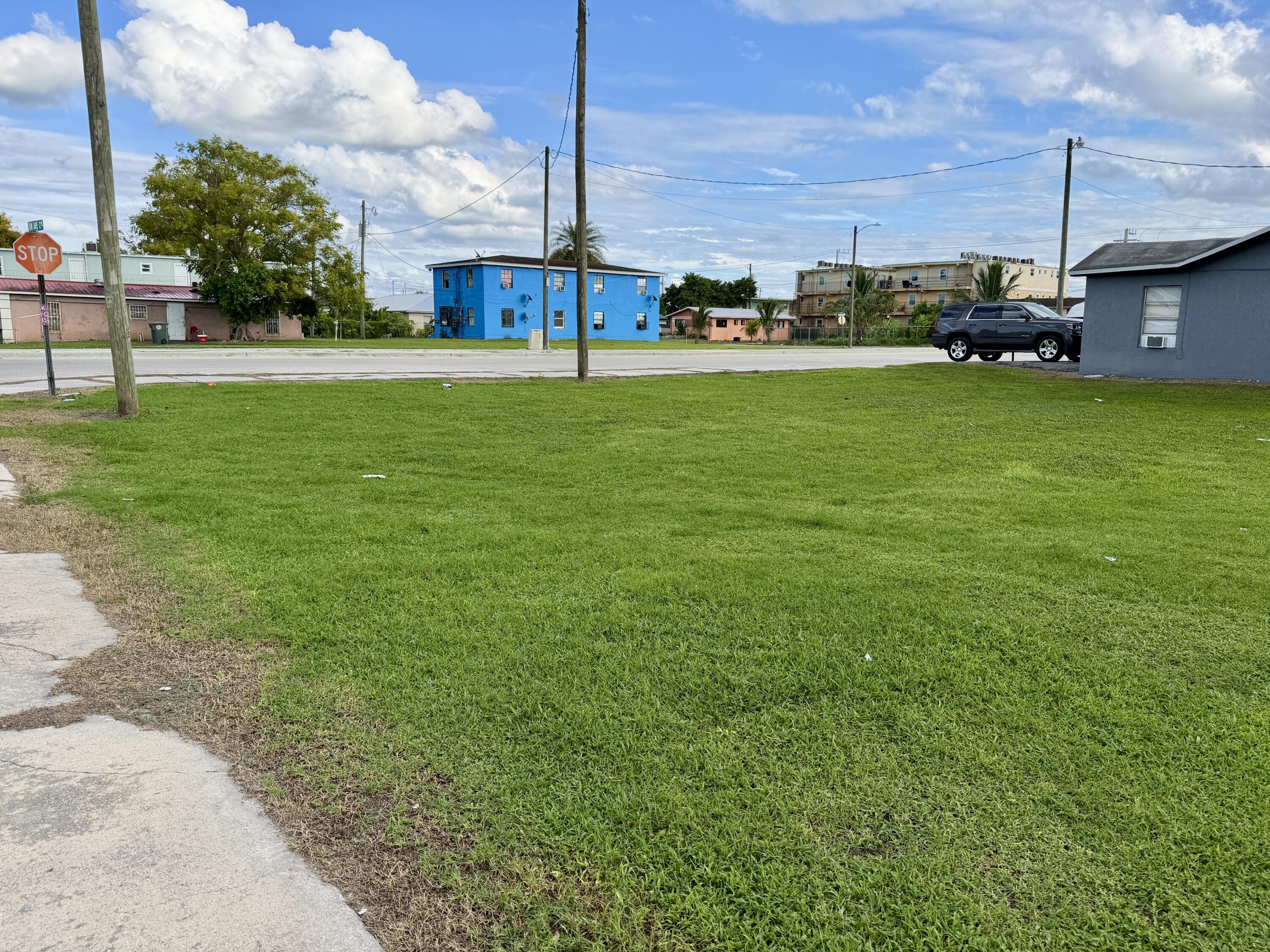 Foto de propiedad en 348 SW 8th Street, Belle Glade, FL 33430 Belle Glade con MLS# 