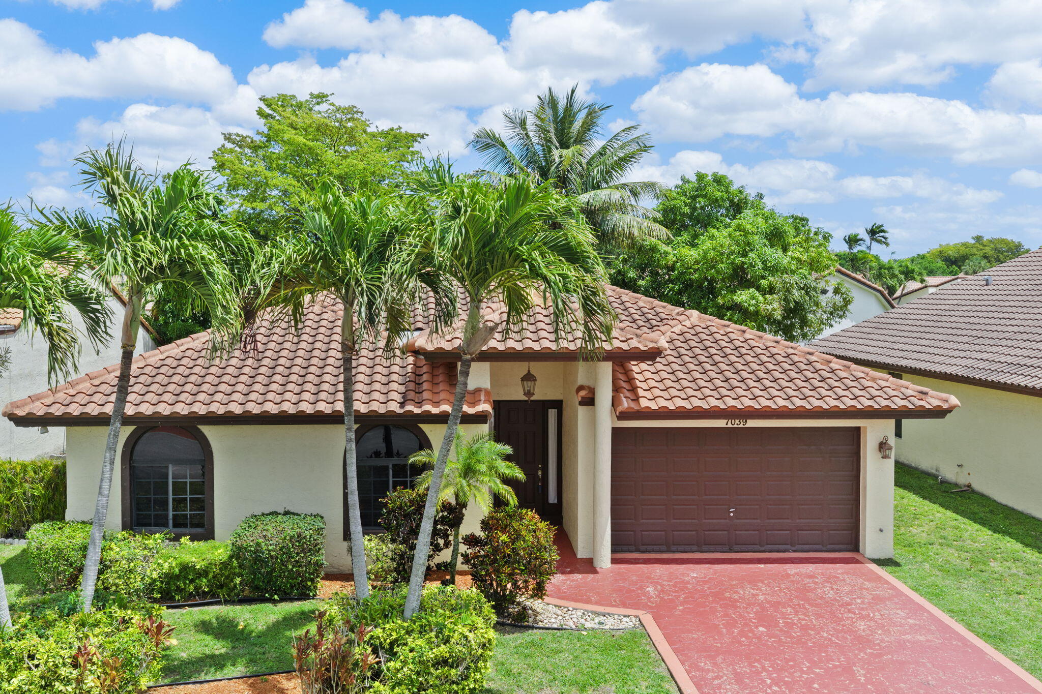 Foto de propiedad en 7039 Golf Pointe Circle, Tamarac, FL 33321 Tamarac con MLS# 