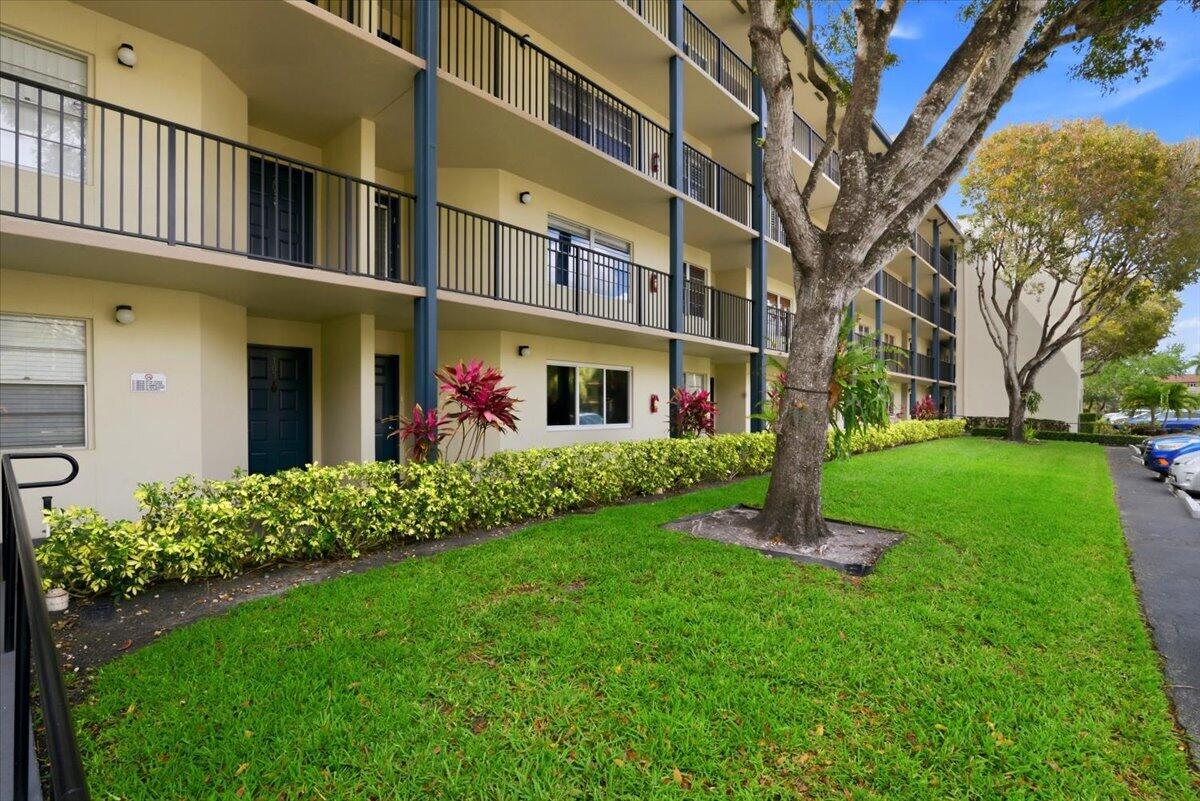 Foto de propiedad en 700 SW 128th Avenue 310c, Pembroke Pines, FL 33027 Pembroke Pines con MLS# 