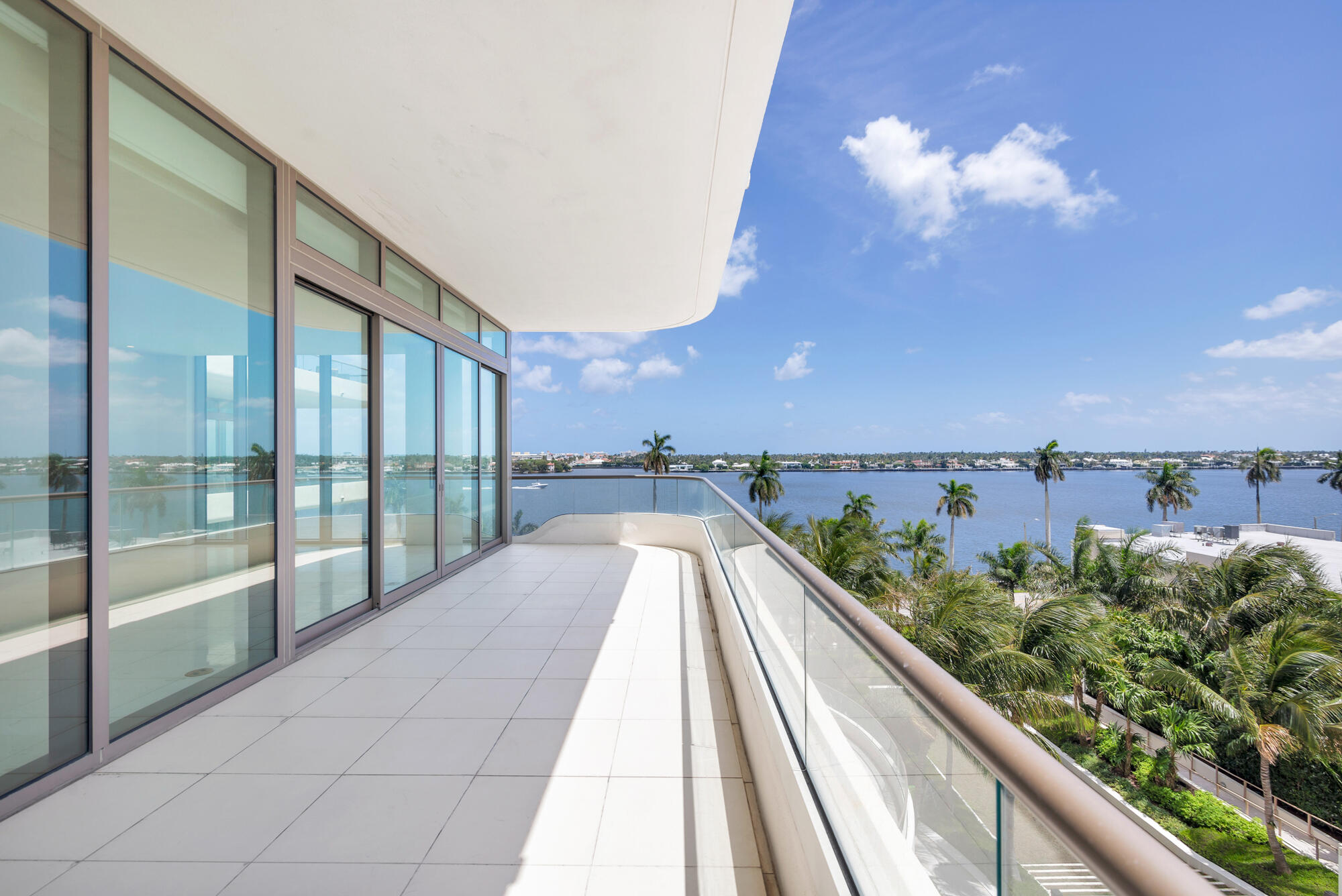 Foto de propiedad en 200 Arkona Court 504, West Palm Beach, FL 33401 West Palm Beach con MLS# 
