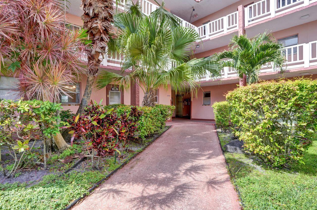 Foto de propiedad en 9460 Sunrise Lakes Boulevard 106, Sunrise, FL 33322 Sunrise con MLS# 