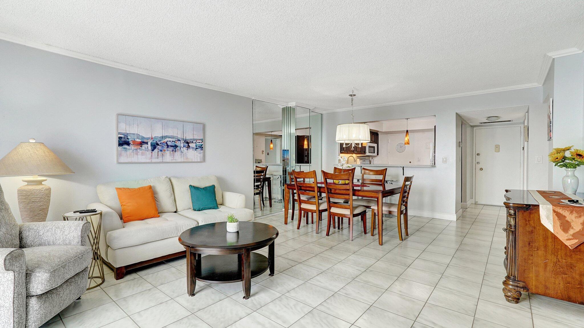 Foto de propiedad en 427 Golden Isles Drive 5j, Hallandale Beach, FL 33009 Hallandale Beach con MLS# 