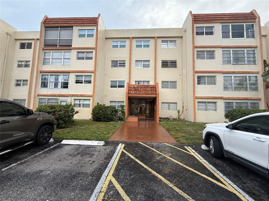 Foto de propiedad en 2501 NW 41st Avenue 401, Lauderhill, FL 33313 Lauderhill con MLS# 
