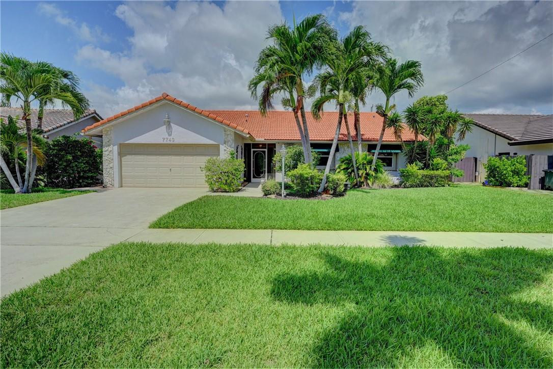 Alquilada 7743 W Country Club Boulevard, Boca Raton, FL 33487, Boca Raton, FL 33487