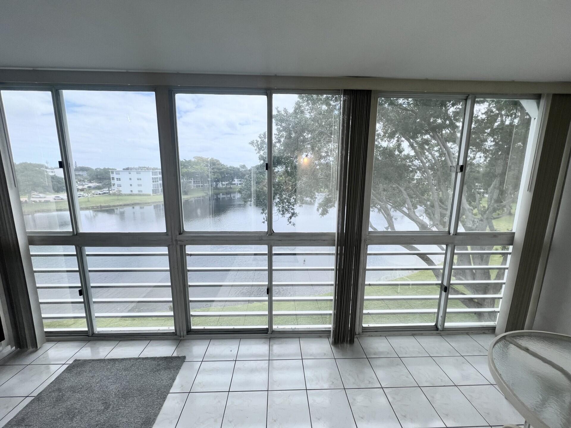 Foto de propiedad en 4116 Cambridge E, Deerfield Beach, FL 33442 Deerfield Beach con MLS# 