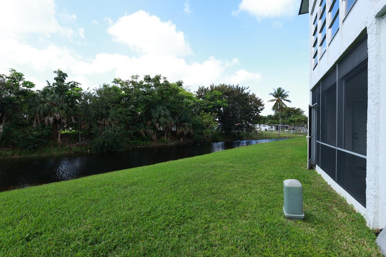 Foto de propiedad en 6570 Royal Palm Boulevard 106j, Margate, FL 33063 Margate con MLS# 