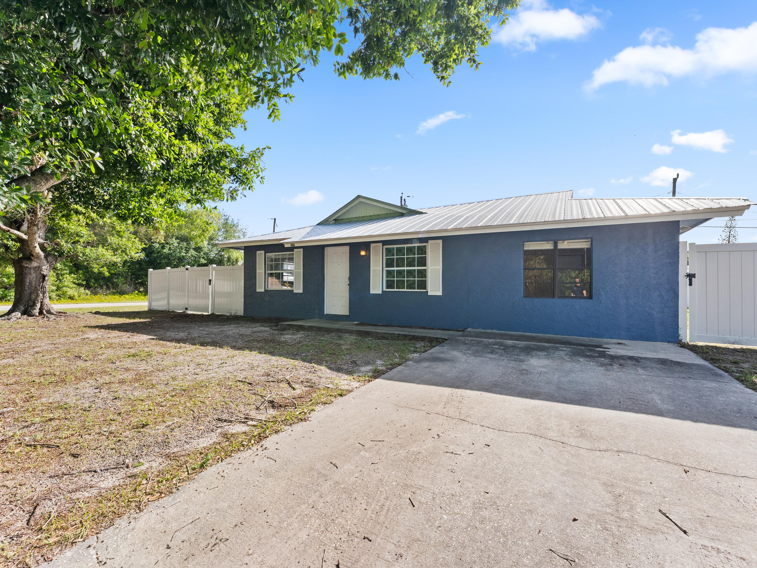Foto de propiedad en 304 8th Avenue SW, Vero Beach, FL 32962 Vero Beach con MLS# 