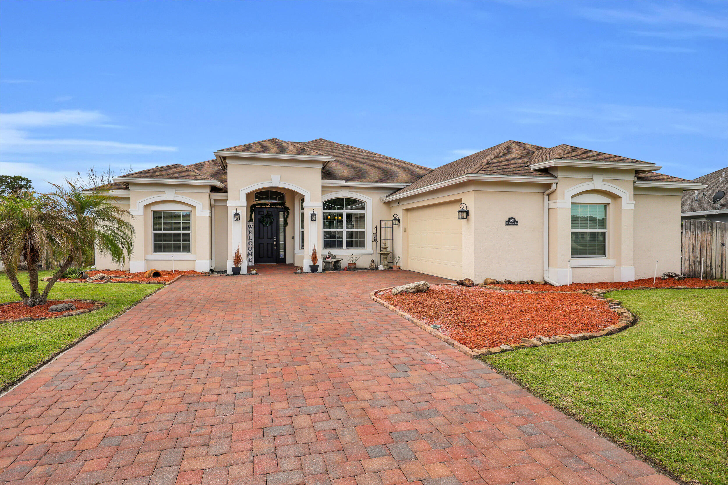 Foto de propiedad en 5816 NW Whitecap Road, Port St. Lucie, FL 34986 Port St. Lucie con MLS# 