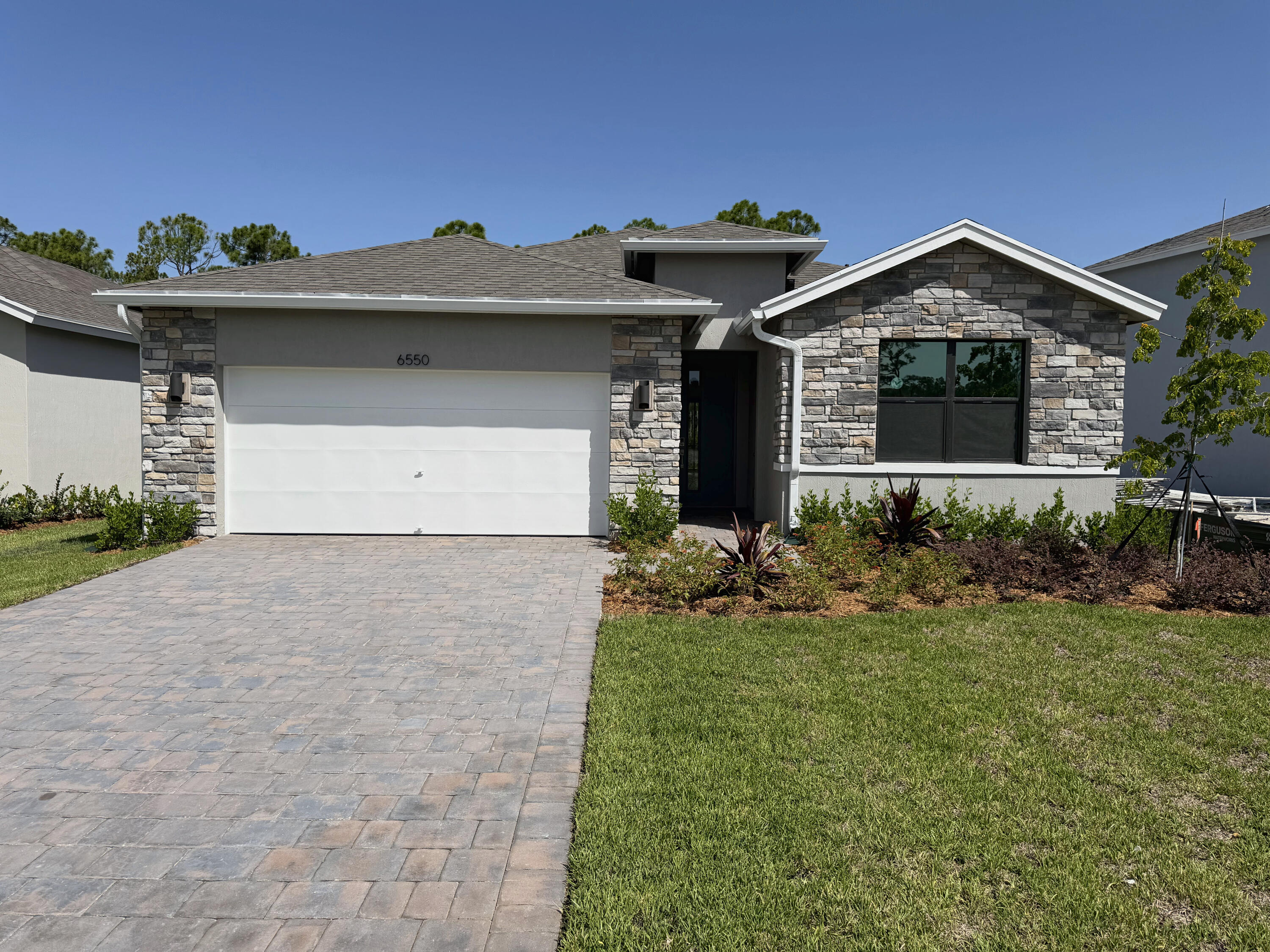 Foto de propiedad en 6550 SE Park Trace Drive, Stuart, FL 34997 Stuart con MLS# 