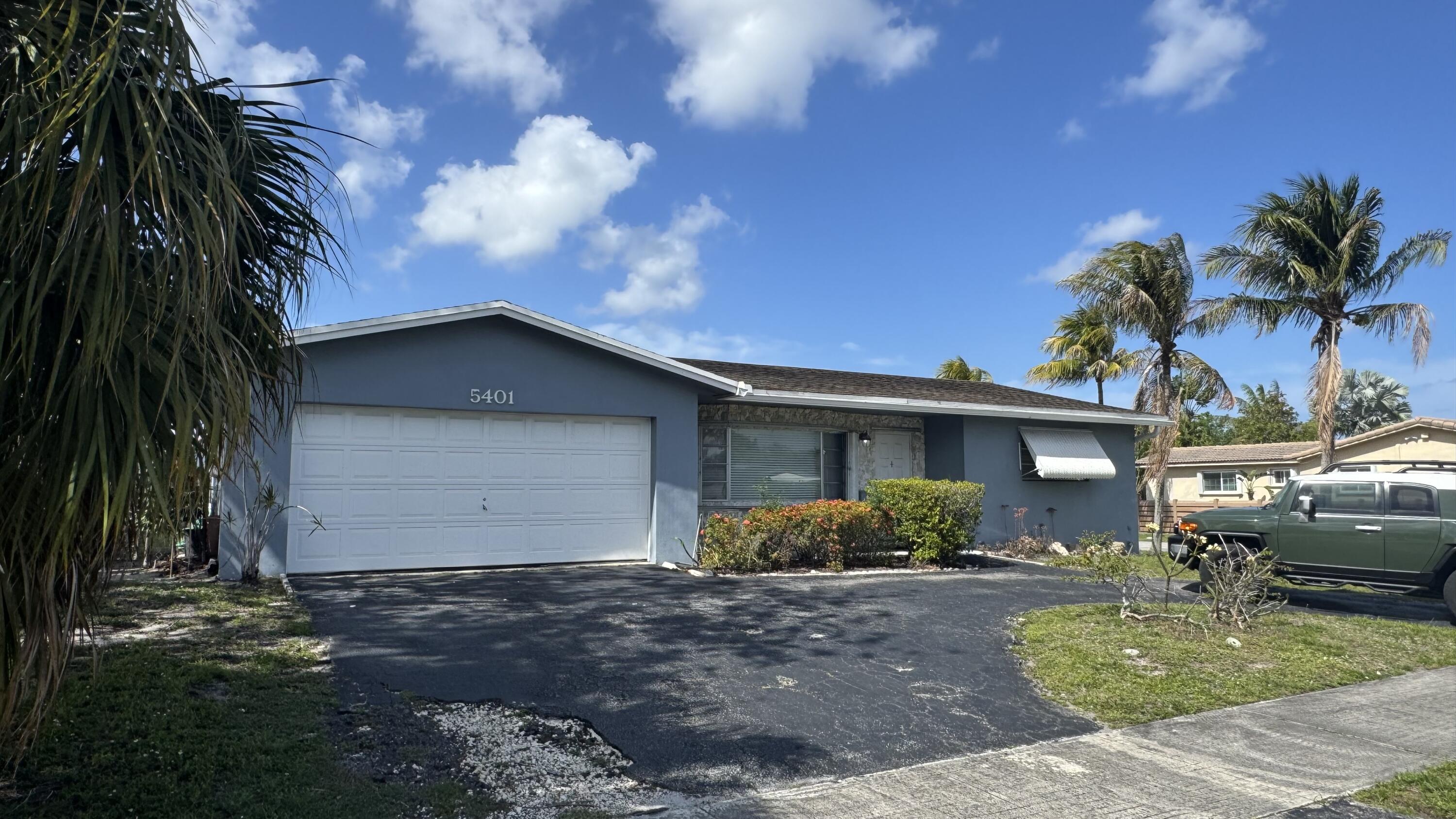 Foto de propiedad en 5401 W Park Road, Hollywood, FL 33021 Hollywood con MLS# 