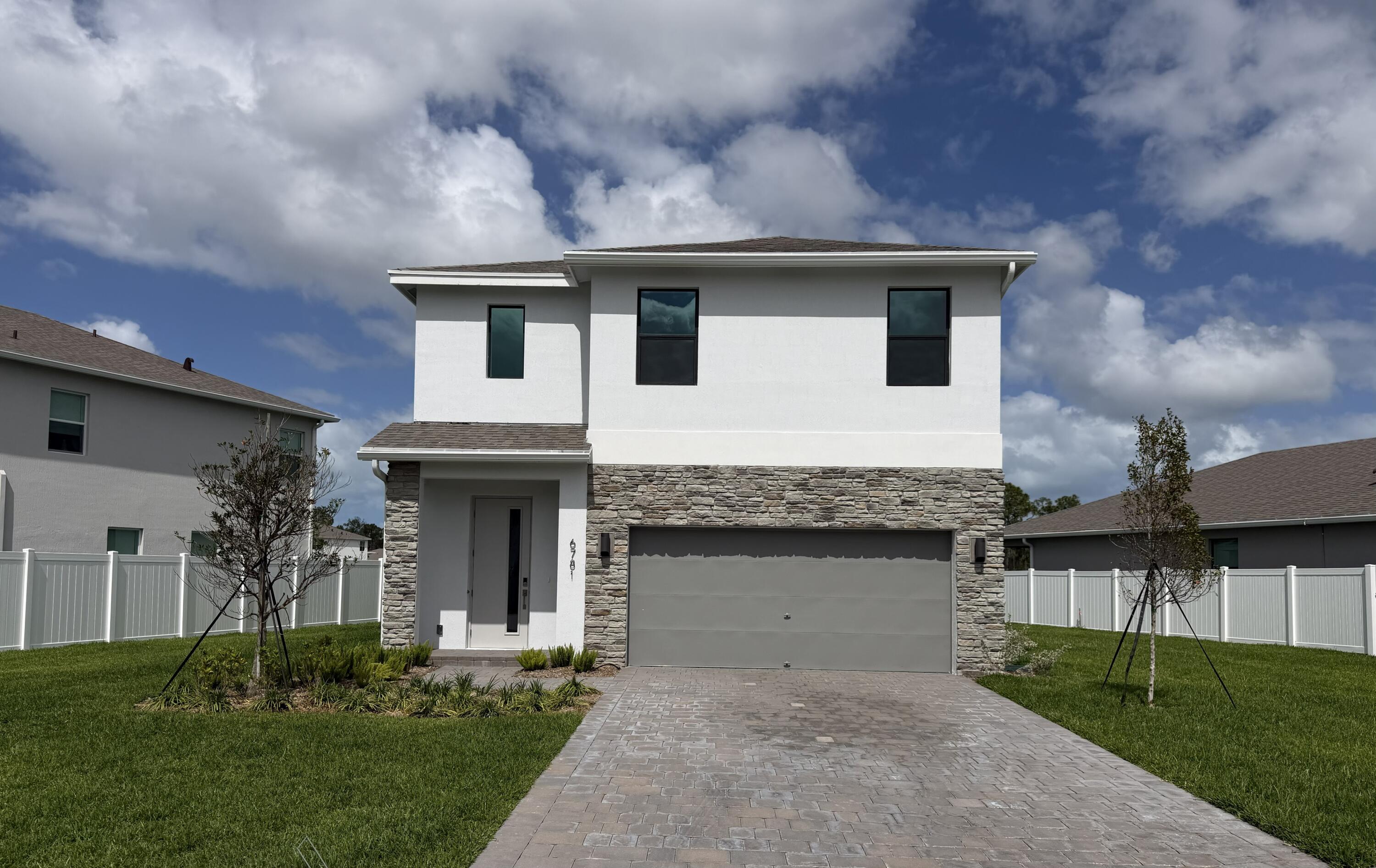 Foto de propiedad en 6781 SE Park Trace Drive, Stuart, FL 34997 Stuart con MLS# 