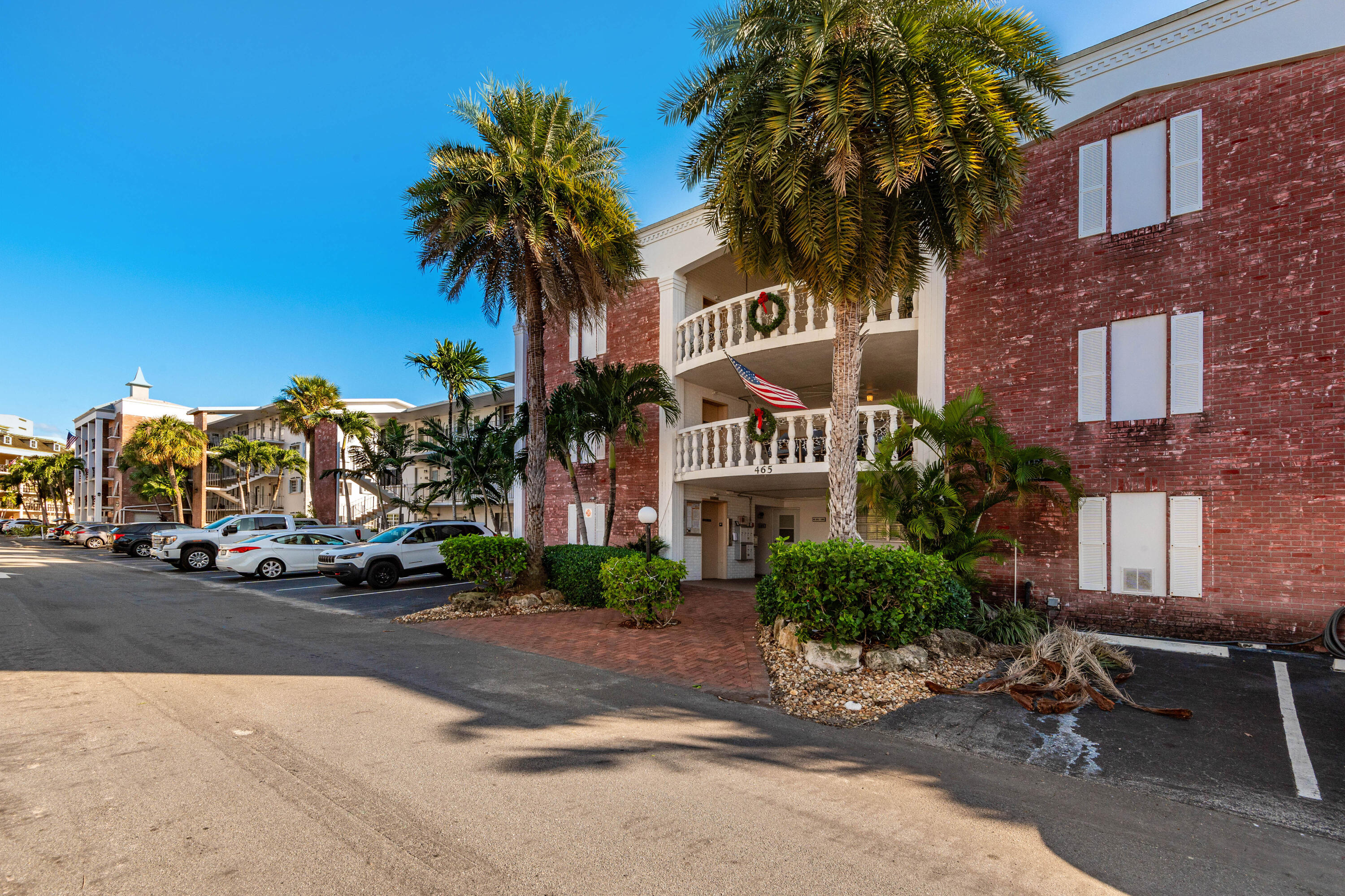 Foto de propiedad en 465 Paradise Isle Boulevard 110, Hallandale Beach, FL 33009 Hallandale Beach con MLS# 