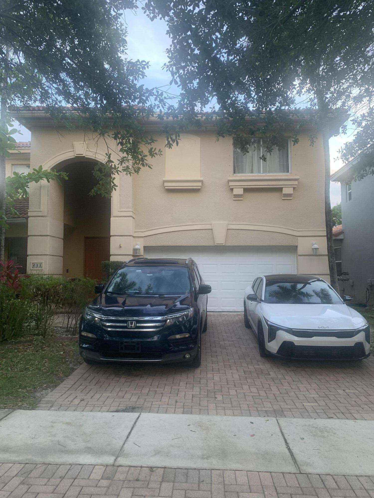 Foto de propiedad en 433 Gazetta Way, West Palm Beach, FL 33413 West Palm Beach con MLS# 