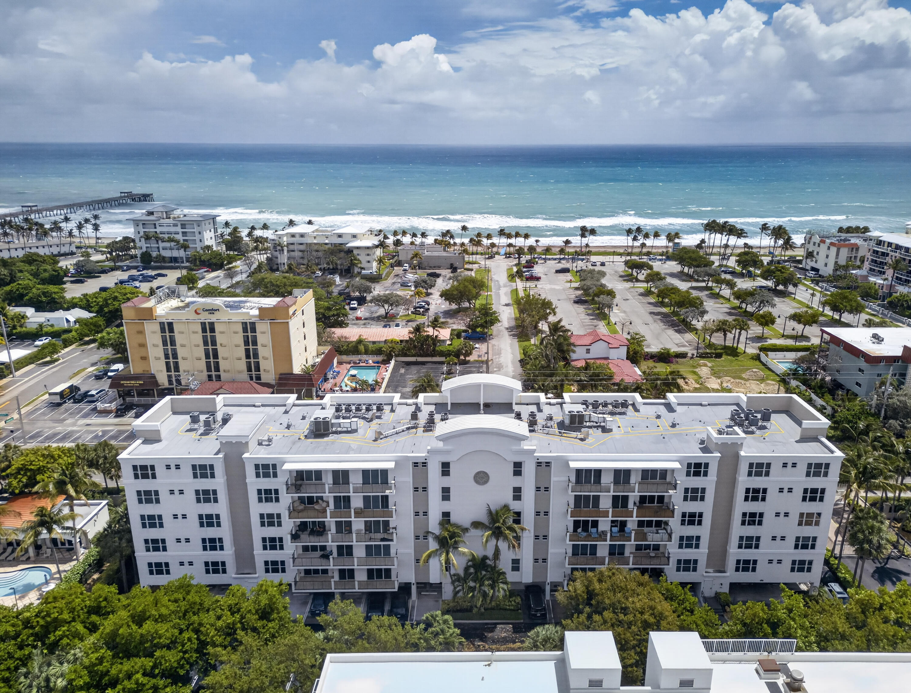 Foto de propiedad en 101 SE 20th Avenue 201, Deerfield Beach, FL 33441 Deerfield Beach con MLS# 