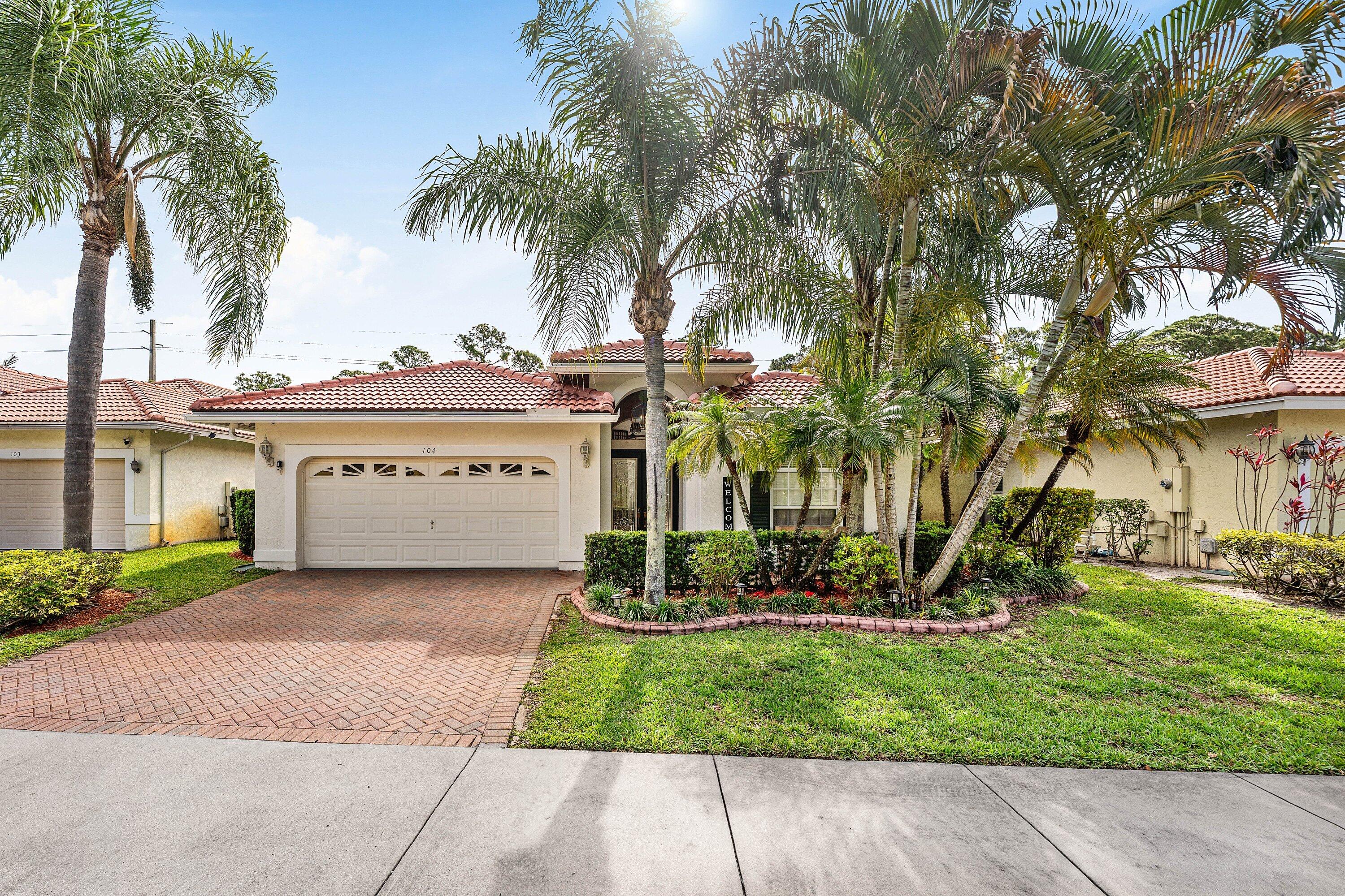 Foto de propiedad en 104 Hidden Hollow, Palm Beach Gardens, FL 33418 Palm Beach Gardens con MLS# 