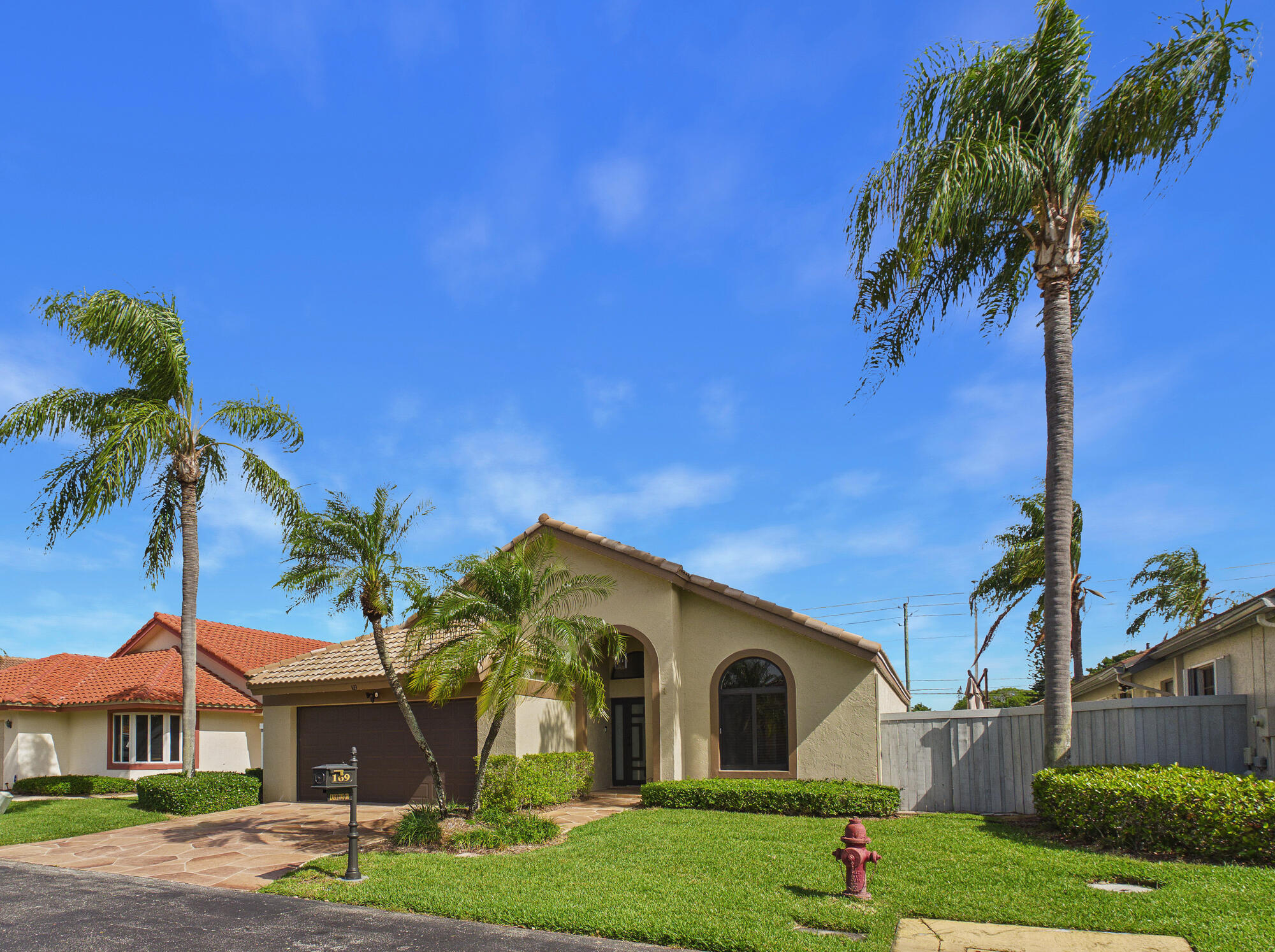 Foto de propiedad en 169 Executive Circle, Boynton Beach, FL 33436 Boynton Beach con MLS# 