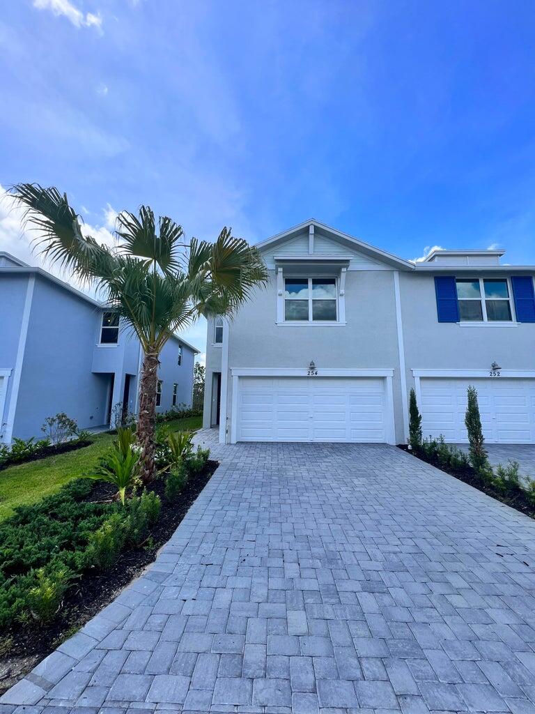 Foto de propiedad en 254 Osprey Preserve Boulevard, Jensen Beach, FL 34957 Jensen Beach con MLS# 