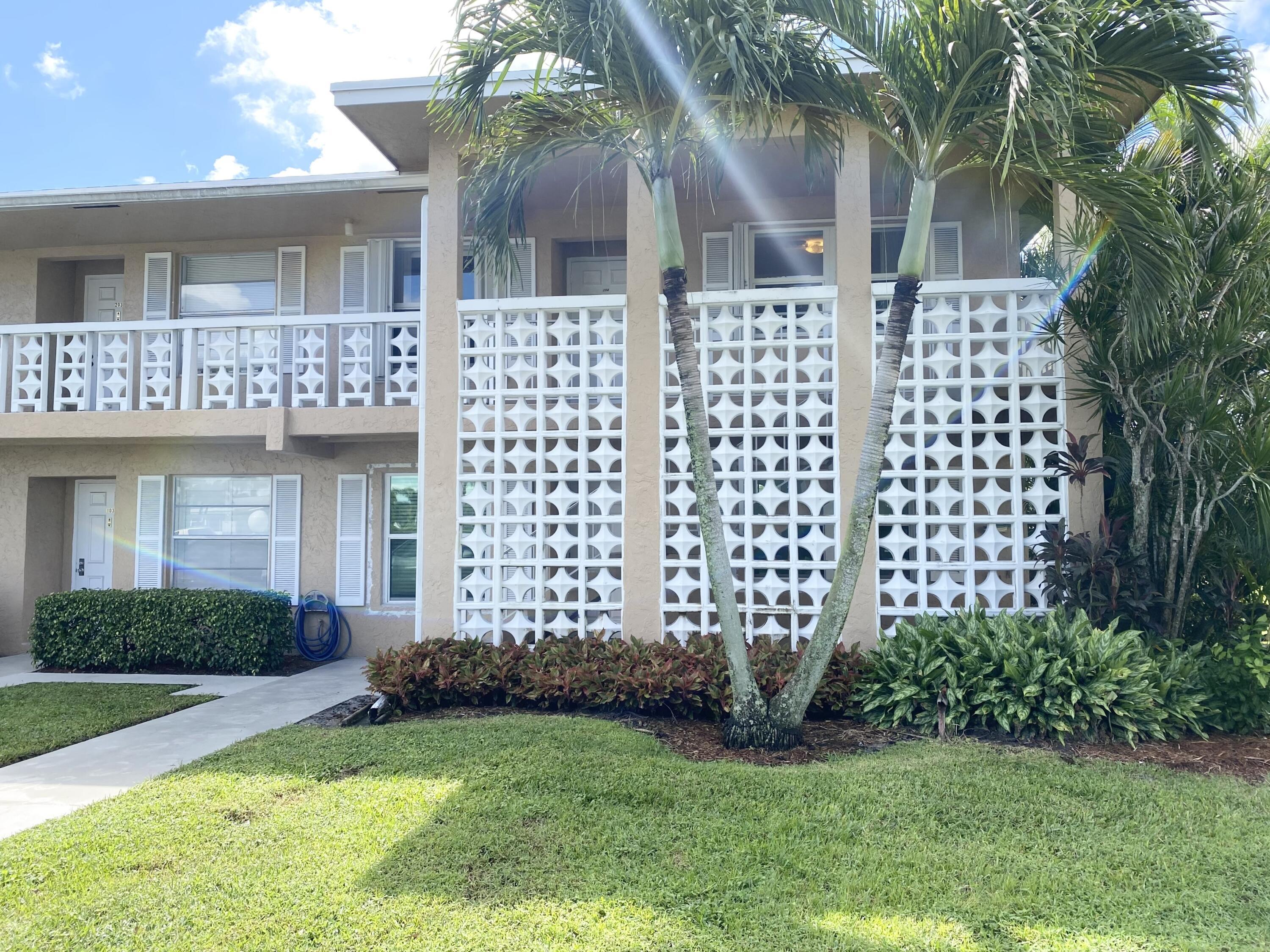 Alquilada 2480 Juniper Drive 204, Delray Beach, FL 33445, Delray Beach, FL 33445