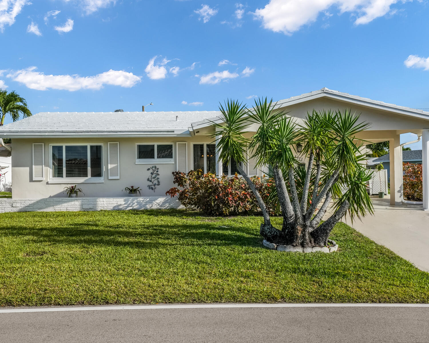 Foto de propiedad en 4712 Mainland Drive, Tamarac, FL 33319 Tamarac con MLS# 