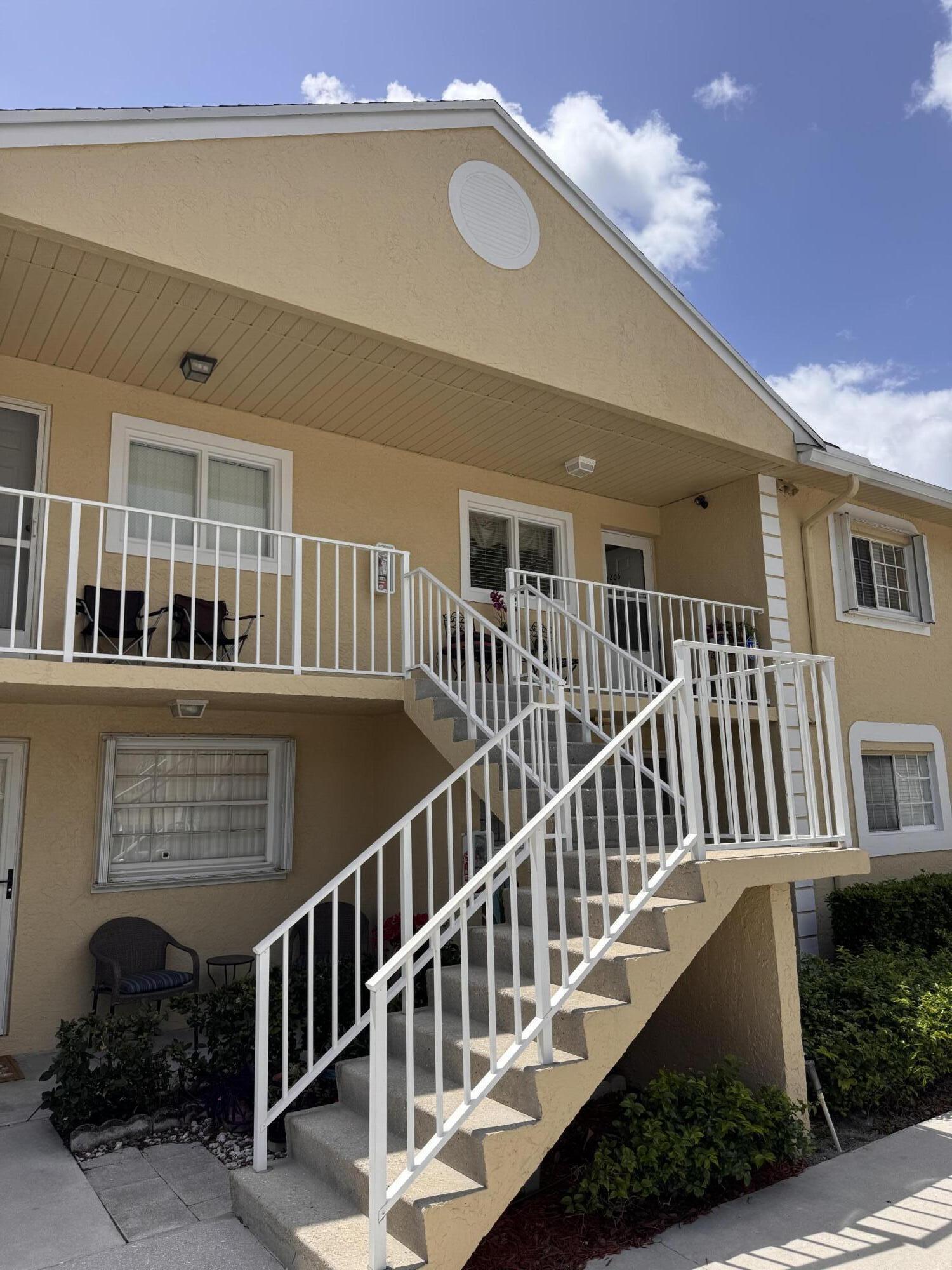 Foto de propiedad en 1406 Palm Beach Trace Drive, Royal Palm Beach, FL 33411 Royal Palm Beach con MLS# 