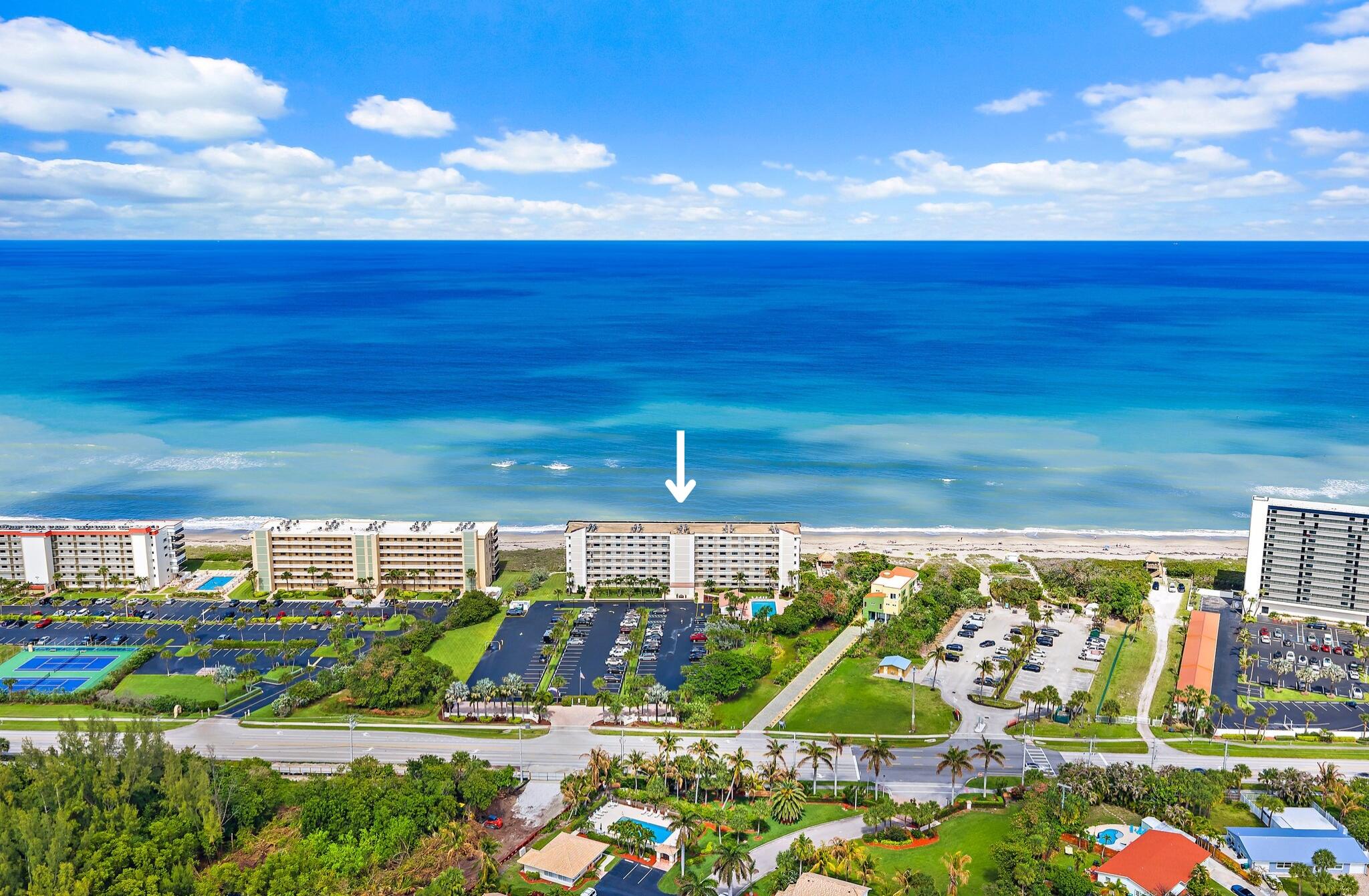 Foto de propiedad en 10310 S Ocean Drive 205, Jensen Beach, FL 34957 Jensen Beach con MLS# 